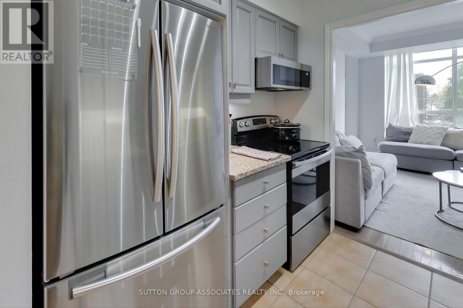 406 - 2 Edith Drive, Toronto, Ontario  M4R 2H7 - Photo 8 - C12534038