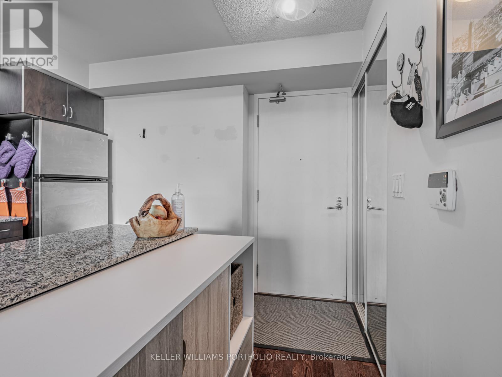 411 - 215 FORT YORK BOULEVARD, Toronto, Ontario