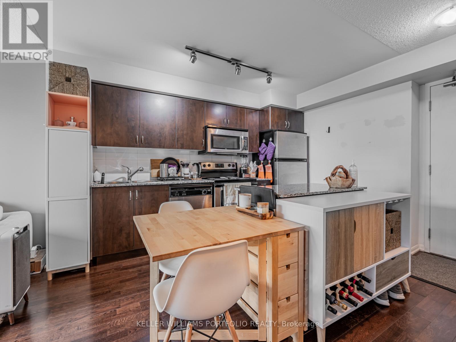 411 - 215 Fort York Boulevard, Toronto, Ontario  M5V 4A2 - Photo 3 - C12534086