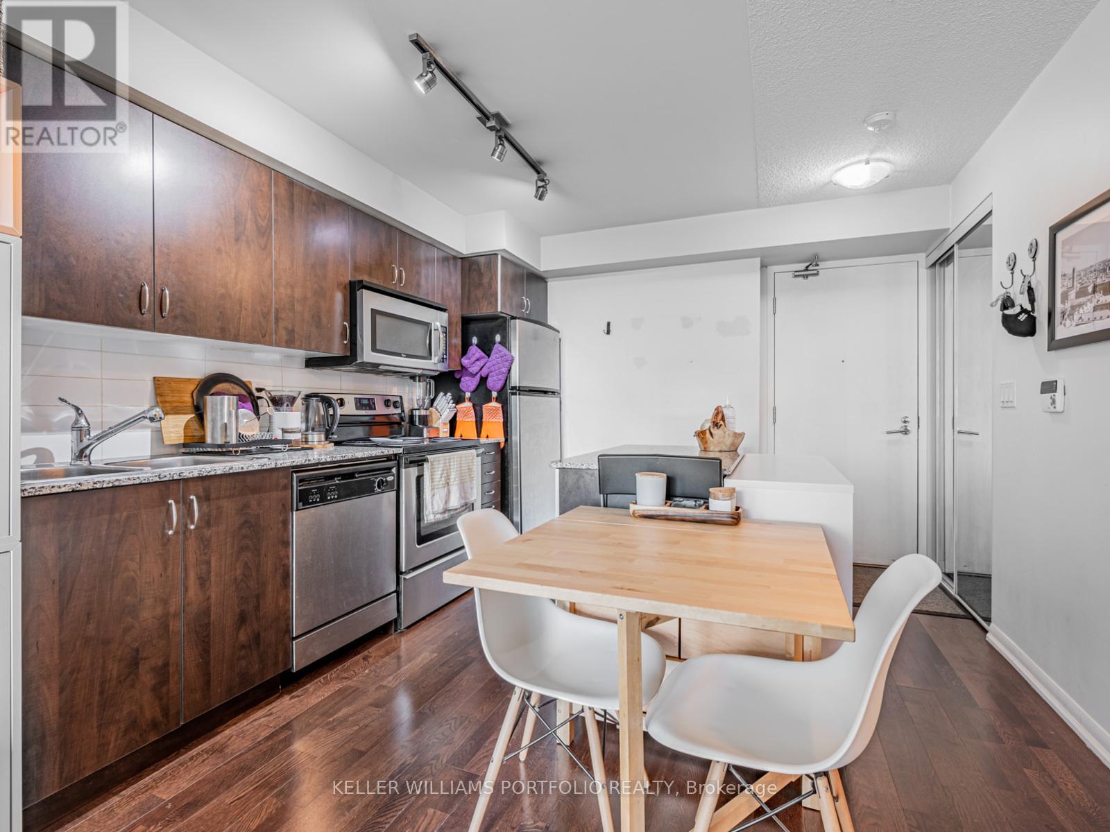 411 - 215 Fort York Boulevard, Toronto, Ontario  M5V 4A2 - Photo 4 - C12534086