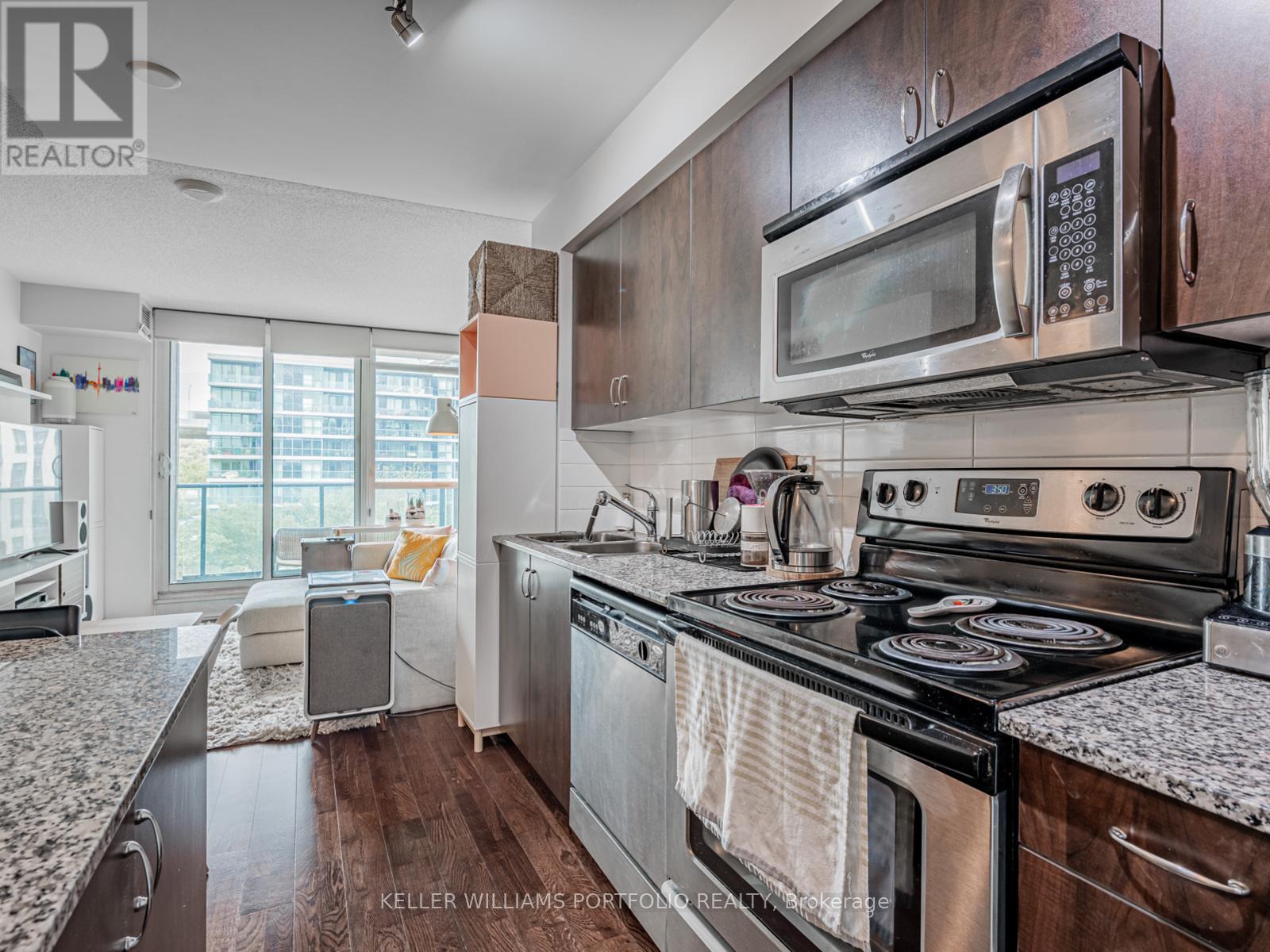 411 - 215 Fort York Boulevard, Toronto, Ontario  M5V 4A2 - Photo 7 - C12534086