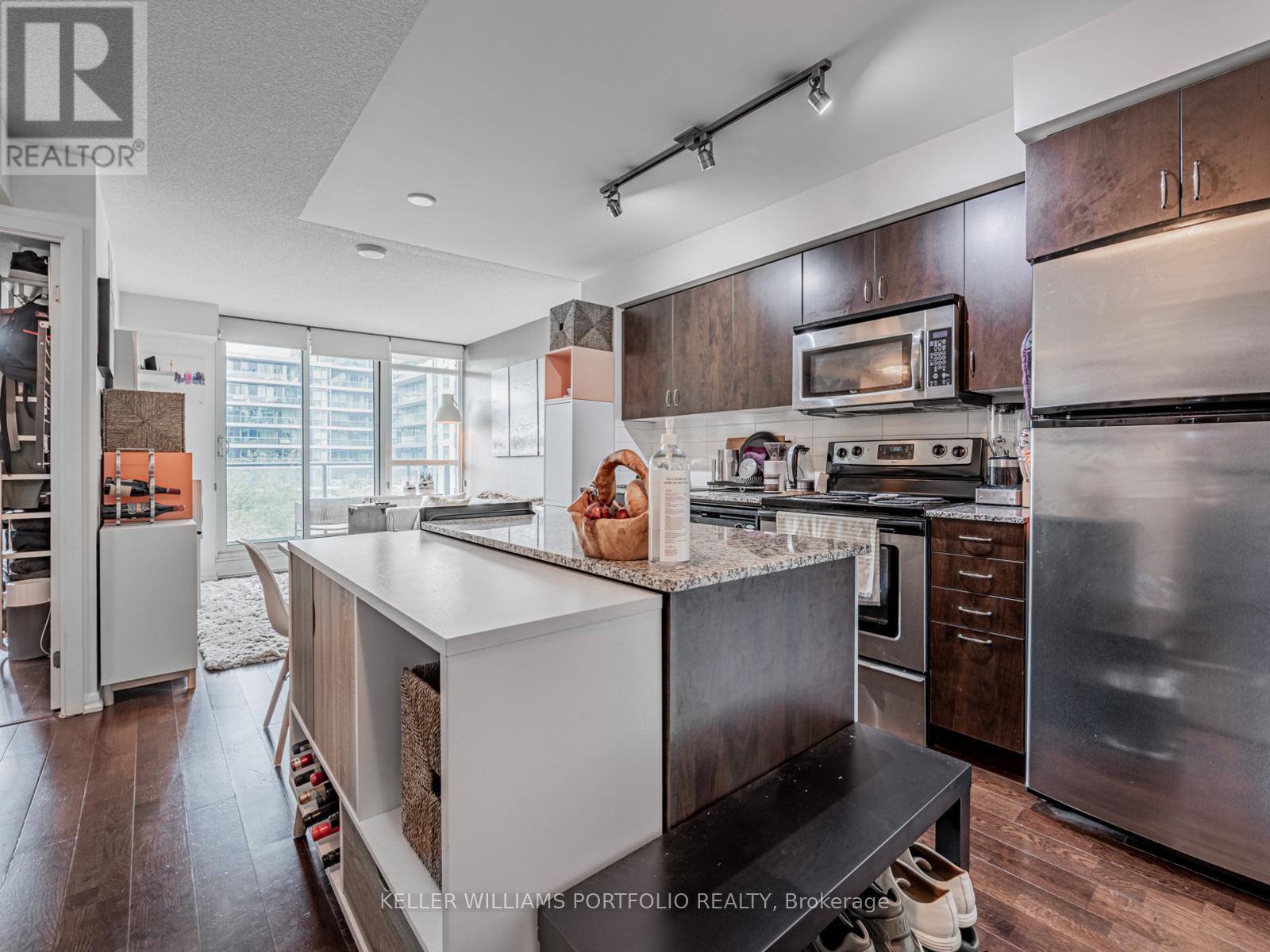 411 - 215 Fort York Boulevard, Toronto, Ontario  M5V 4A2 - Photo 8 - C12534086