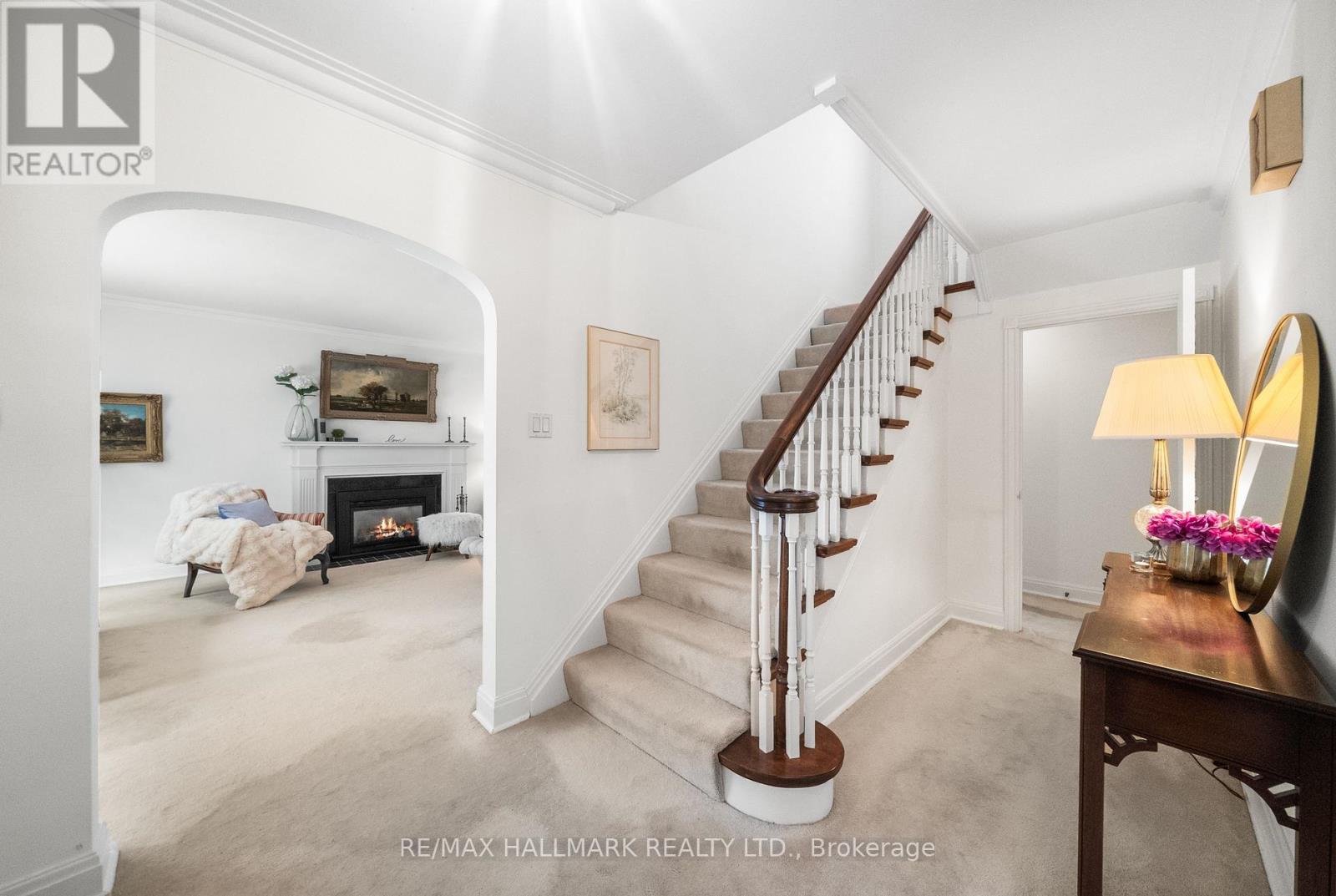 55 Sandringham Drive, Toronto, Ontario  M5M 3G4 - Photo 2 - C12534144