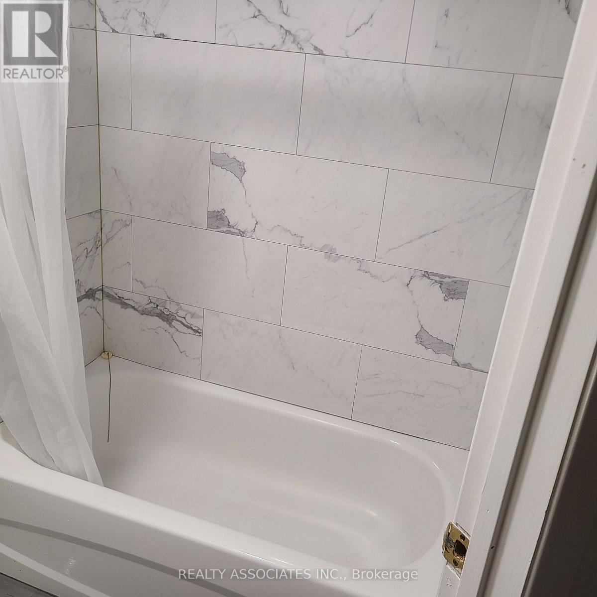 41 Lawnview Drive, Toronto, Ontario  M2N 5J9 - Photo 4 - C12534214