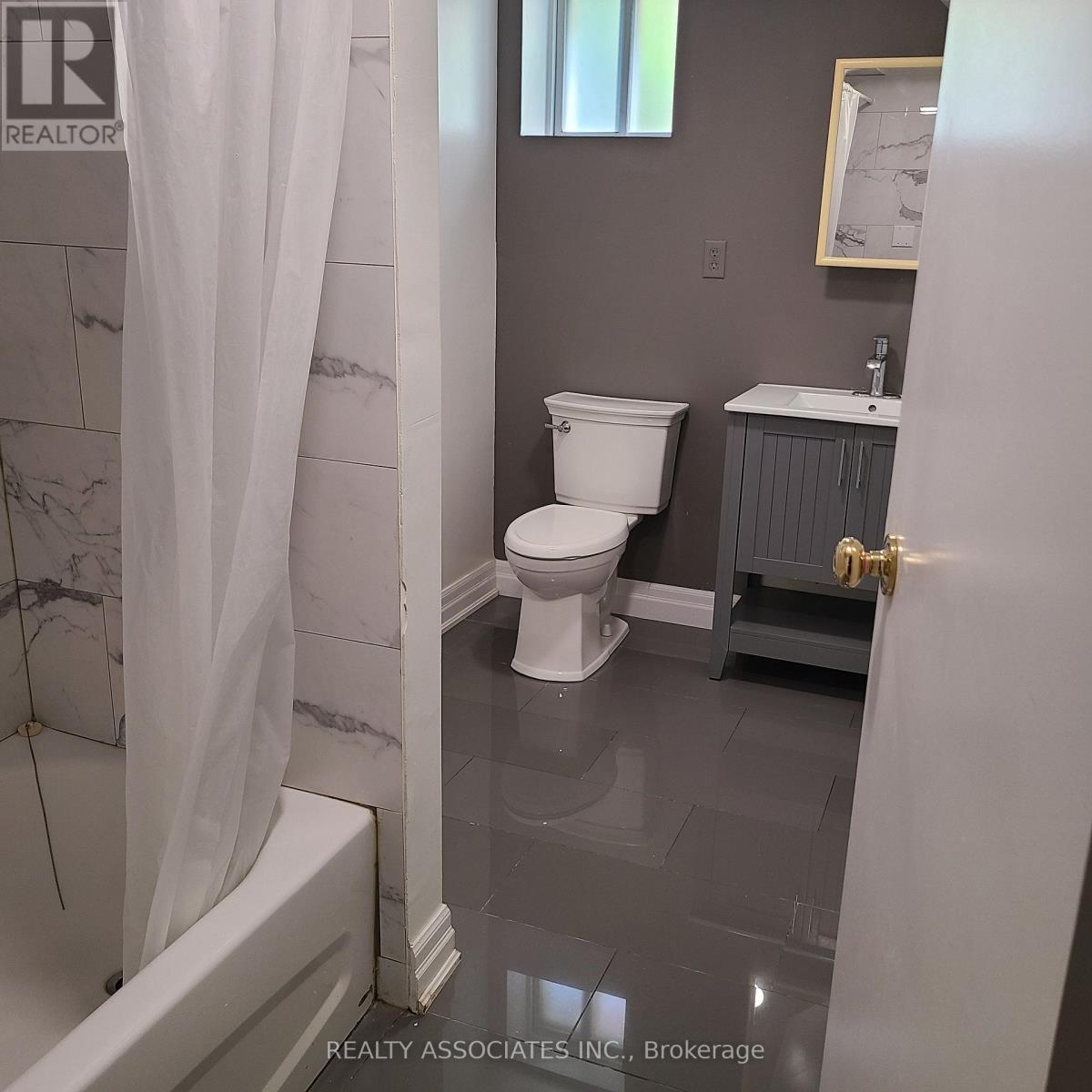 41 Lawnview Drive, Toronto, Ontario  M2N 5J9 - Photo 5 - C12534214