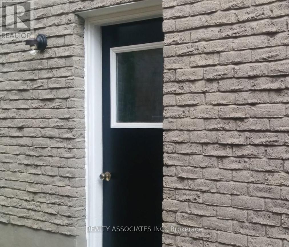 41 Lawnview Drive, Toronto, Ontario  M2N 5J9 - Photo 7 - C12534214