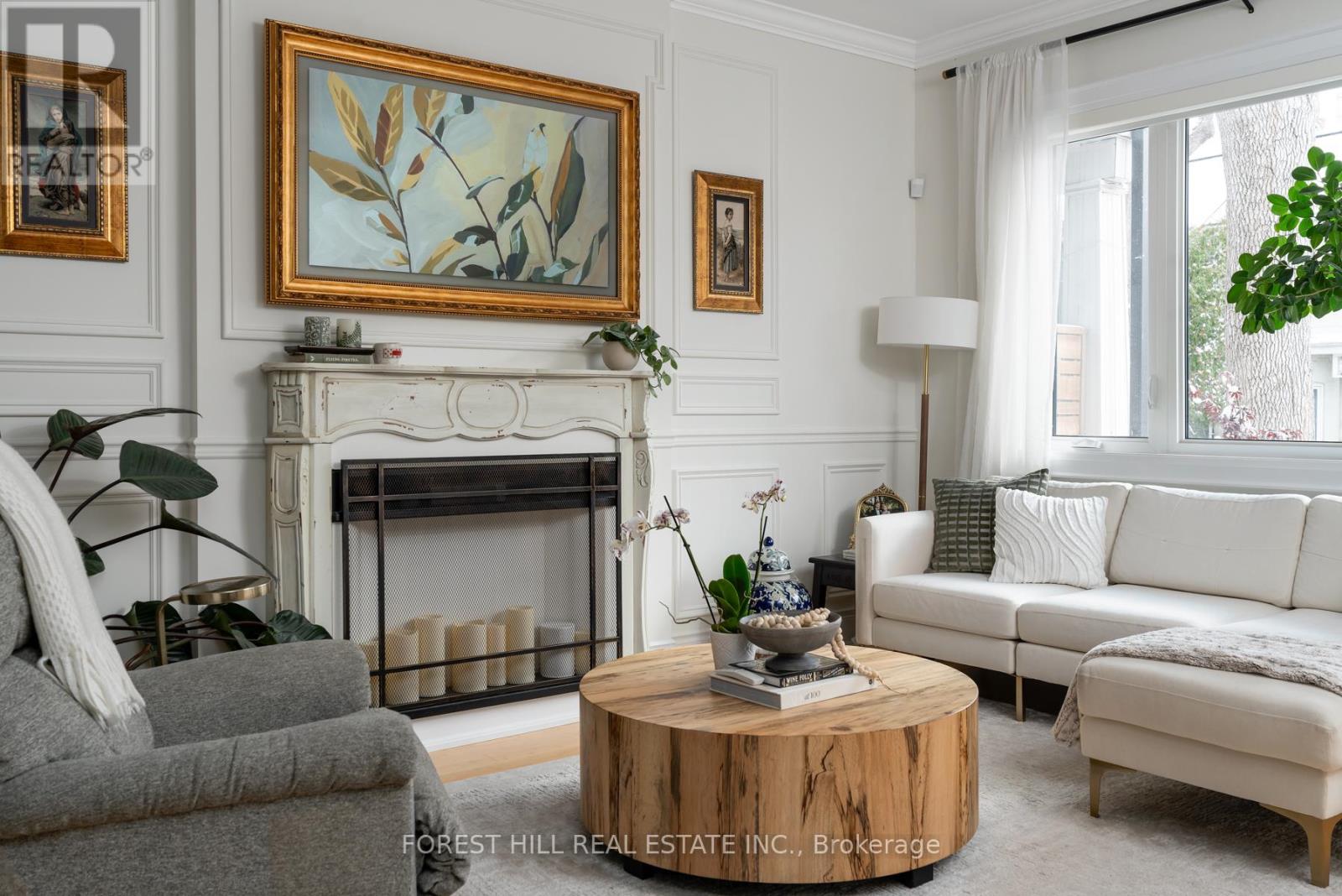 698 ADELAIDE STREET, Toronto, Ontario