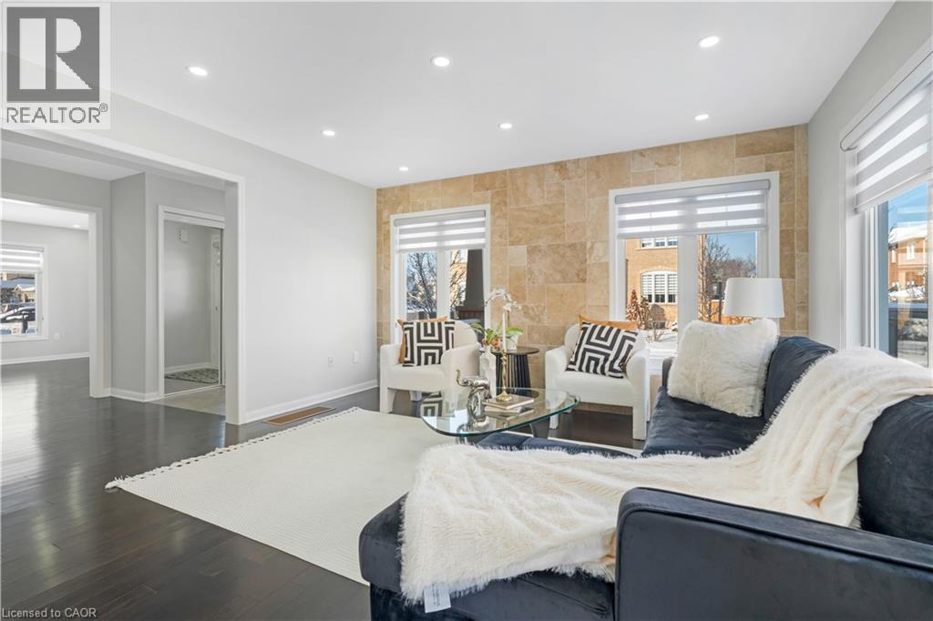 897 Farmstead Drive, Halton, Ontario  L9T 8J5 - Photo 11 - 40773862