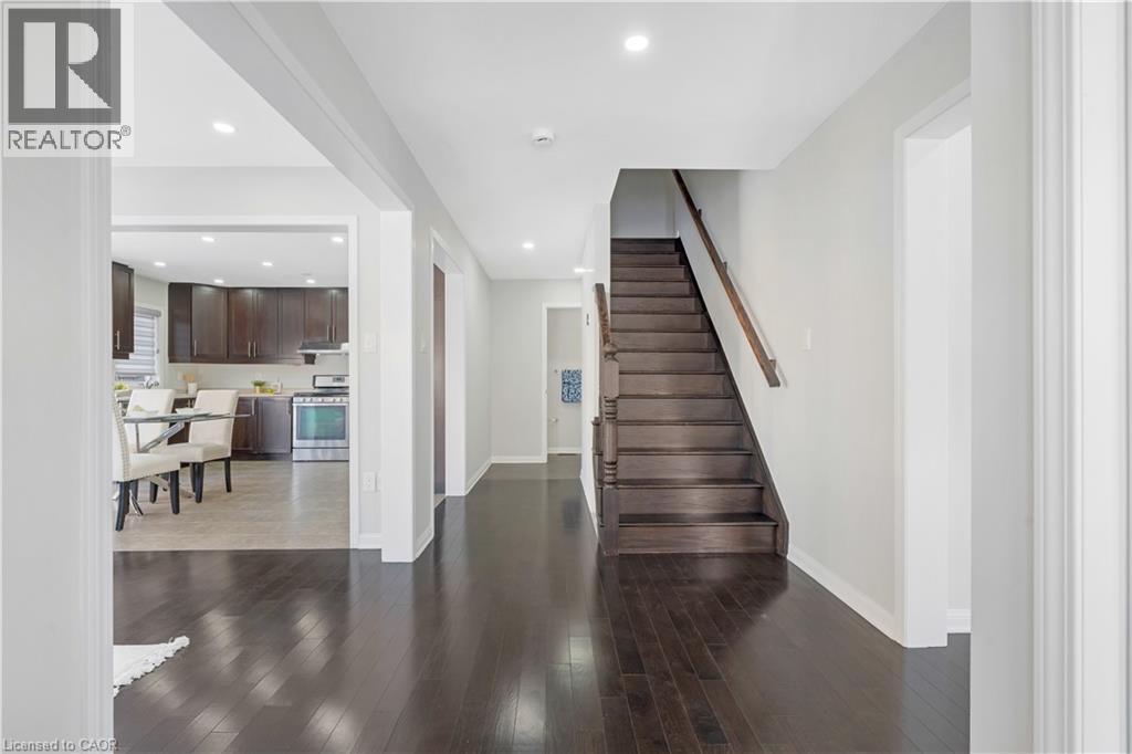 897 Farmstead Drive, Halton, Ontario  L9T 8J5 - Photo 8 - 40773862