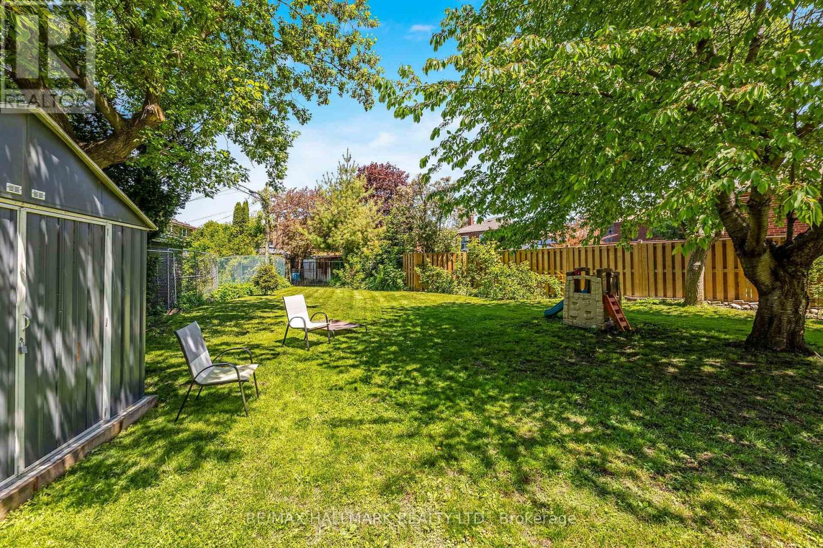 142 Meighen Avenue, Toronto, Ontario  M4B 2H9 - Photo 22 - E12534040