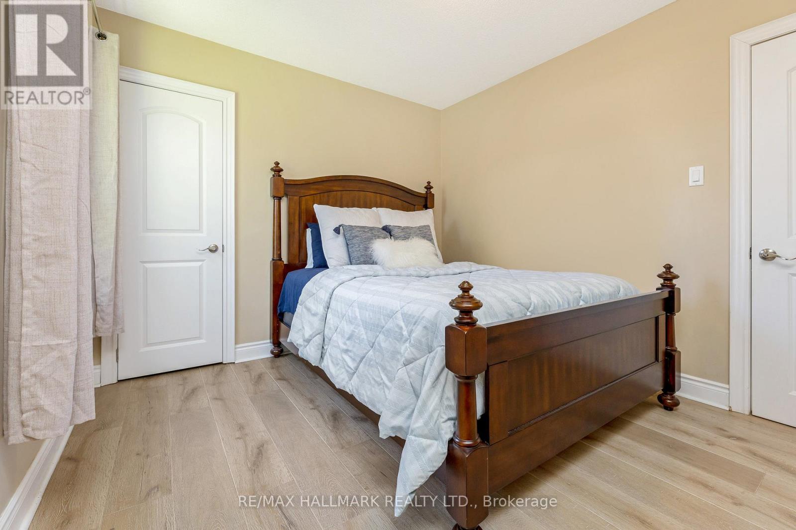 142 Meighen Avenue, Toronto, Ontario  M4B 2H9 - Photo 7 - E12534040