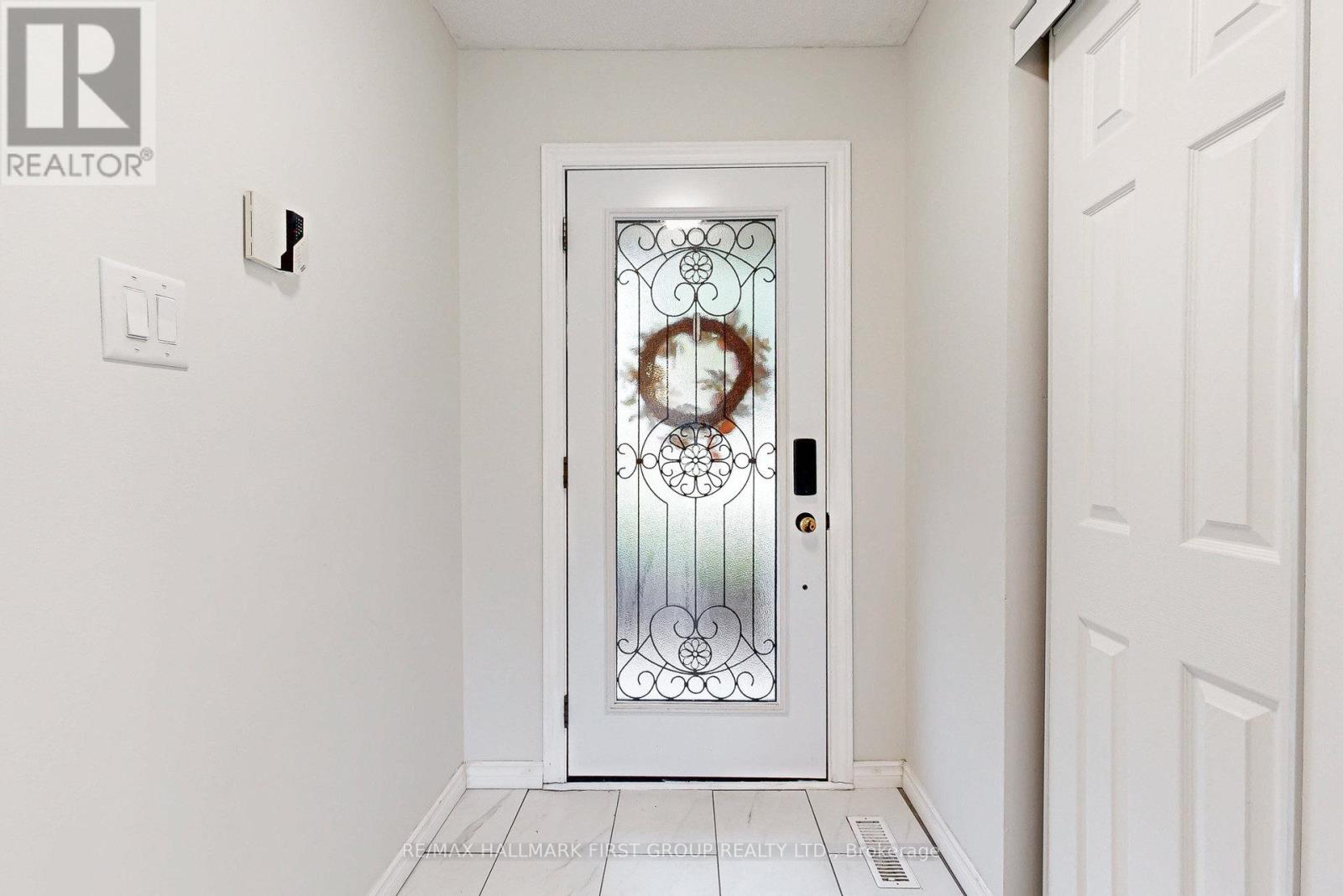 1059 Basswood Court, Oshawa, Ontario  L1H 2G9 - Photo 4 - E12534182