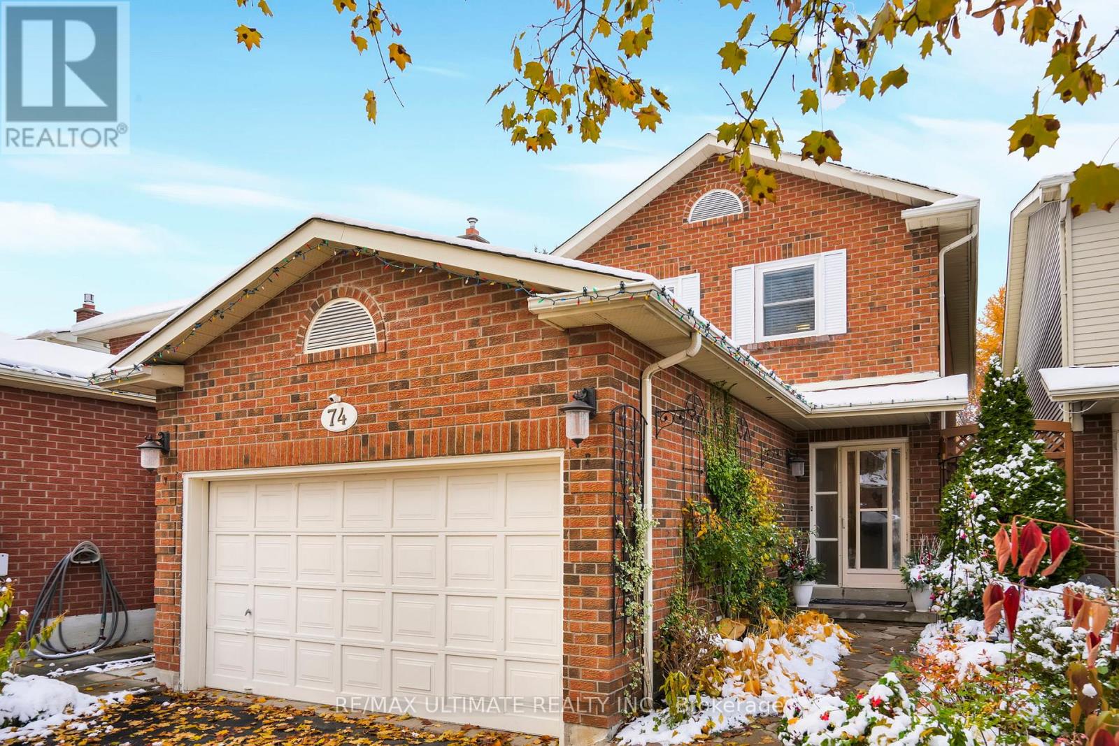 74 Robinson Crescent, Whitby, Ontario  L1N 6W5 - Photo 2 - E12534188