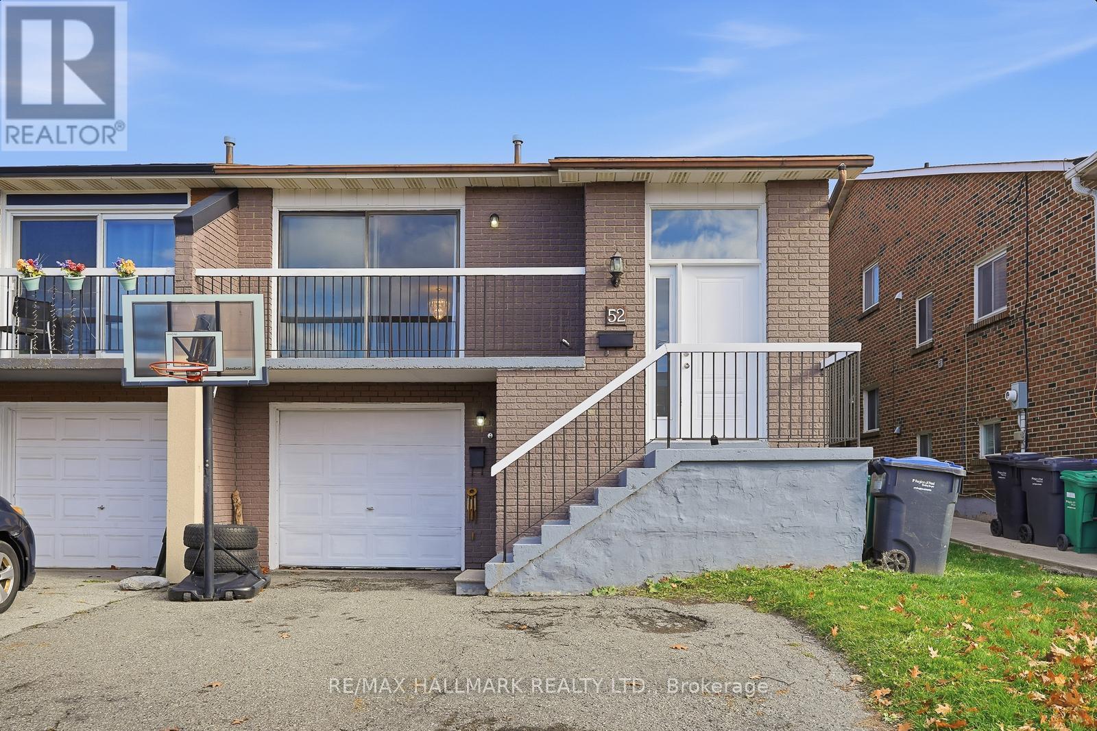 52 Simmons Boulevard, Brampton, Ontario  L6V 3V6 - Photo 4 - W12532446
