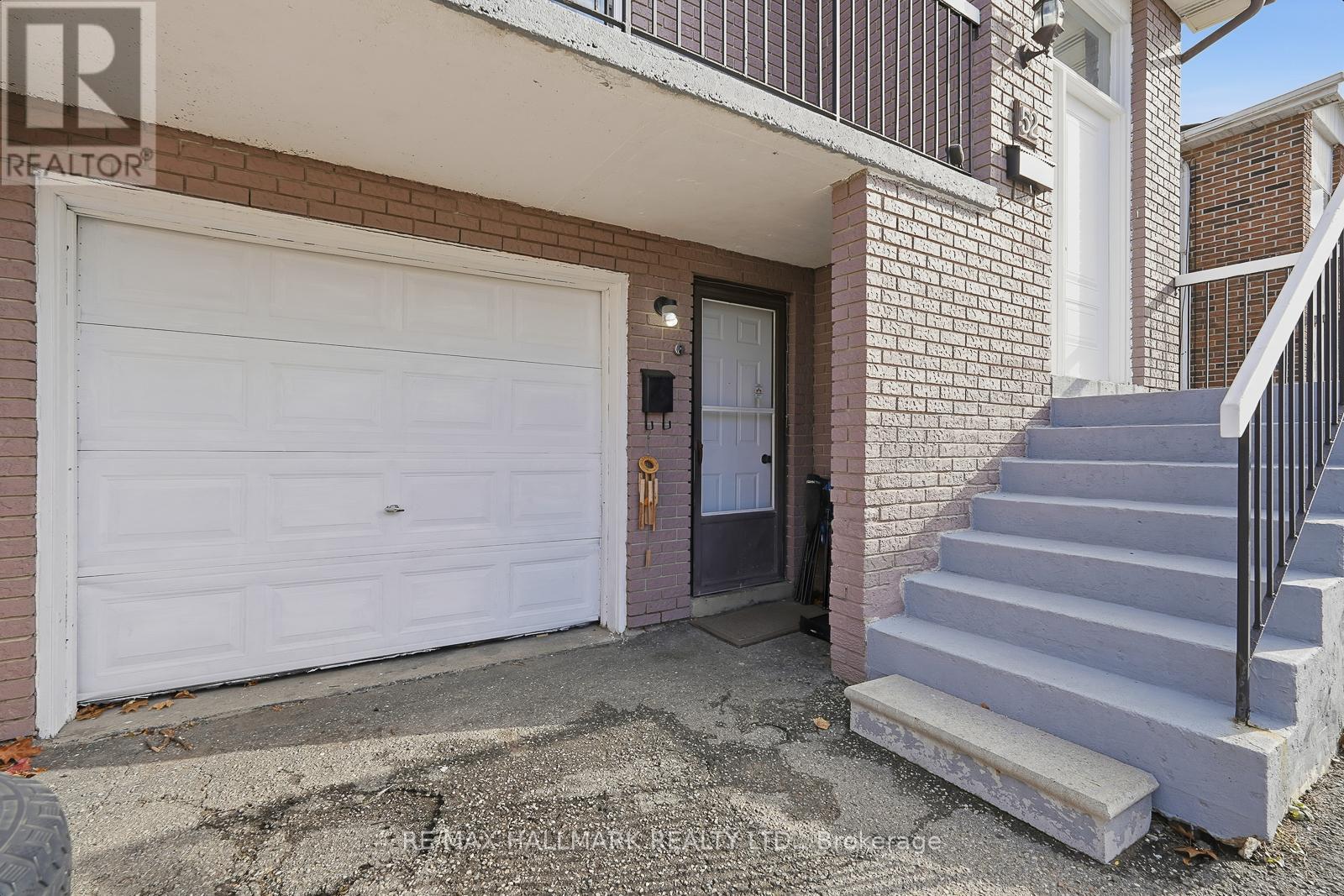 52 Simmons Boulevard, Brampton, Ontario  L6V 3V6 - Photo 6 - W12532446