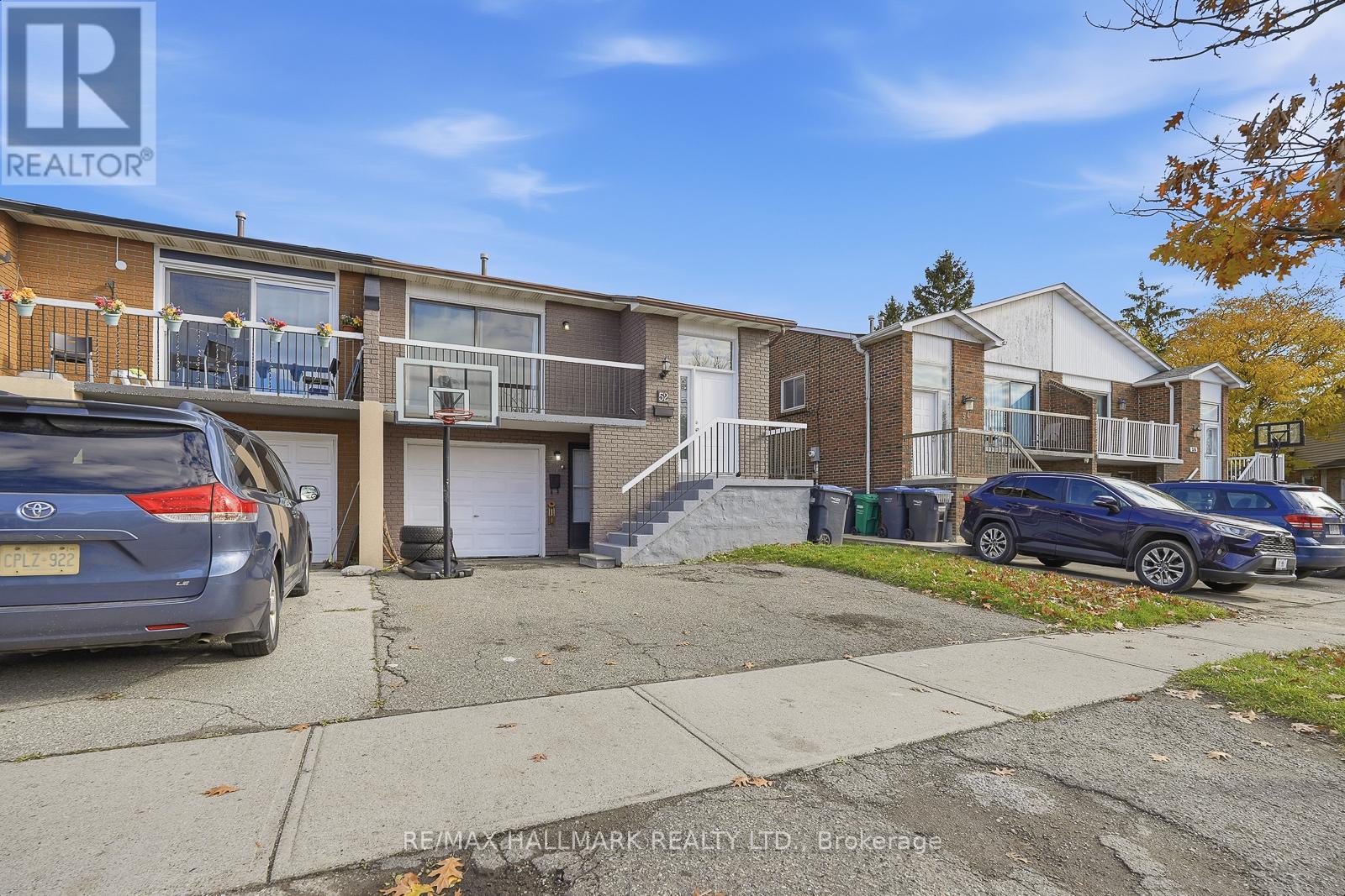 52 Simmons Boulevard, Brampton, Ontario  L6V 3V6 - Photo 3 - W12532446