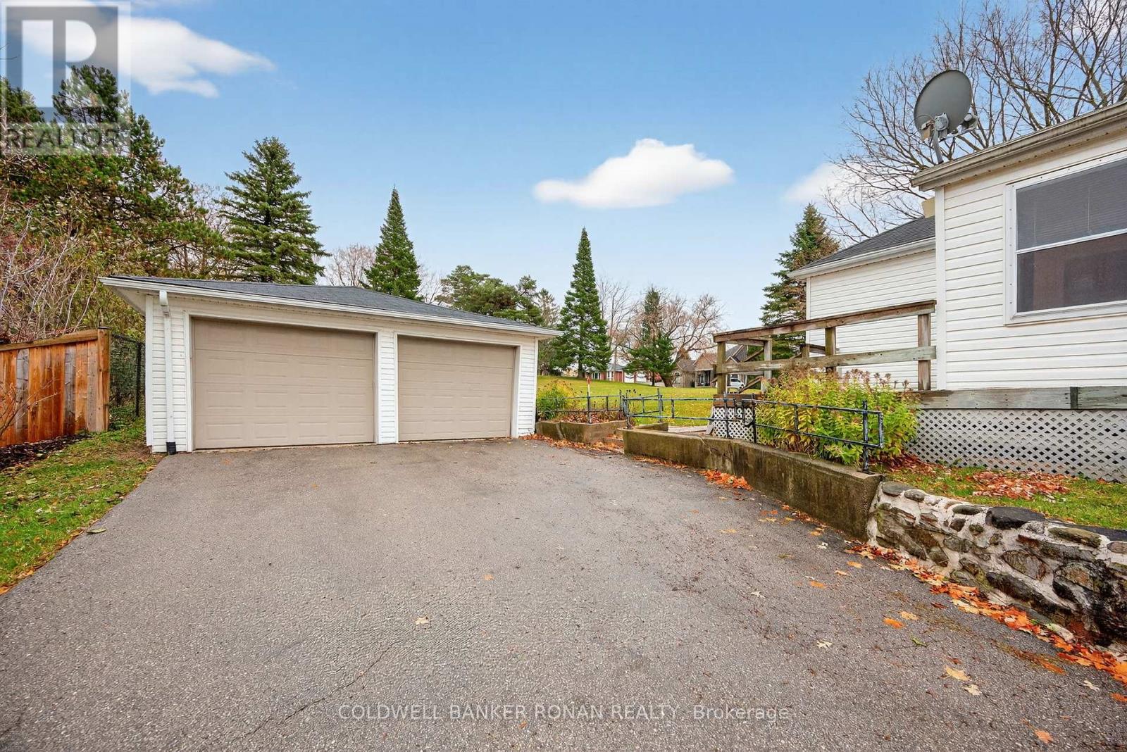 3 Cook Avenue, Innisfil, Ontario  L0L 1L0 - Photo 3 - N12534190