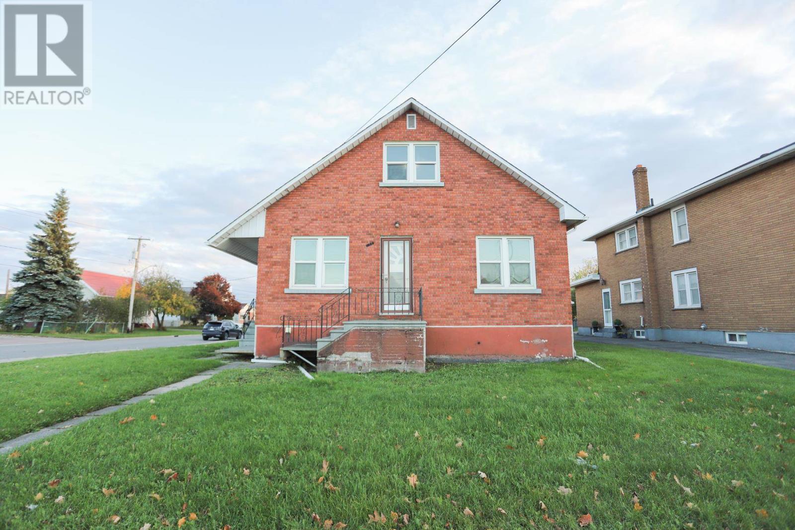 175 Henrietta Ave, Sault Ste. Marie, Ontario  P6C 2A2 - Photo 3 - SM253045