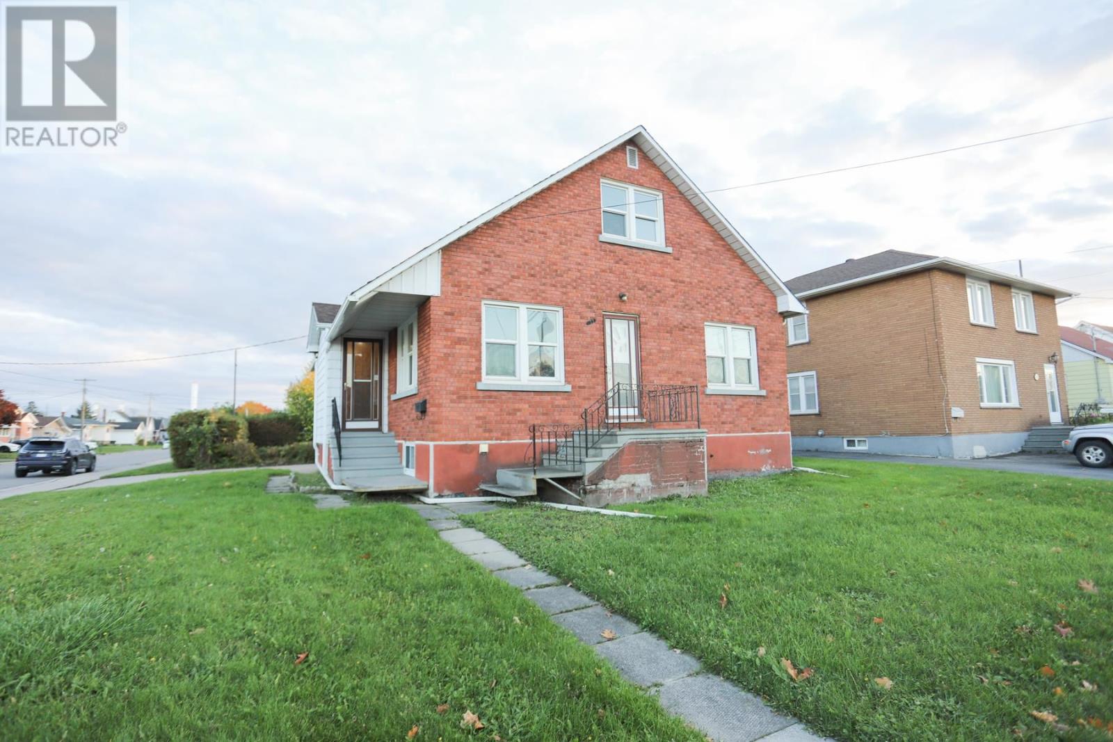 175 Henrietta Ave, Sault Ste. Marie, Ontario  P6C 2A2 - Photo 2 - SM253045