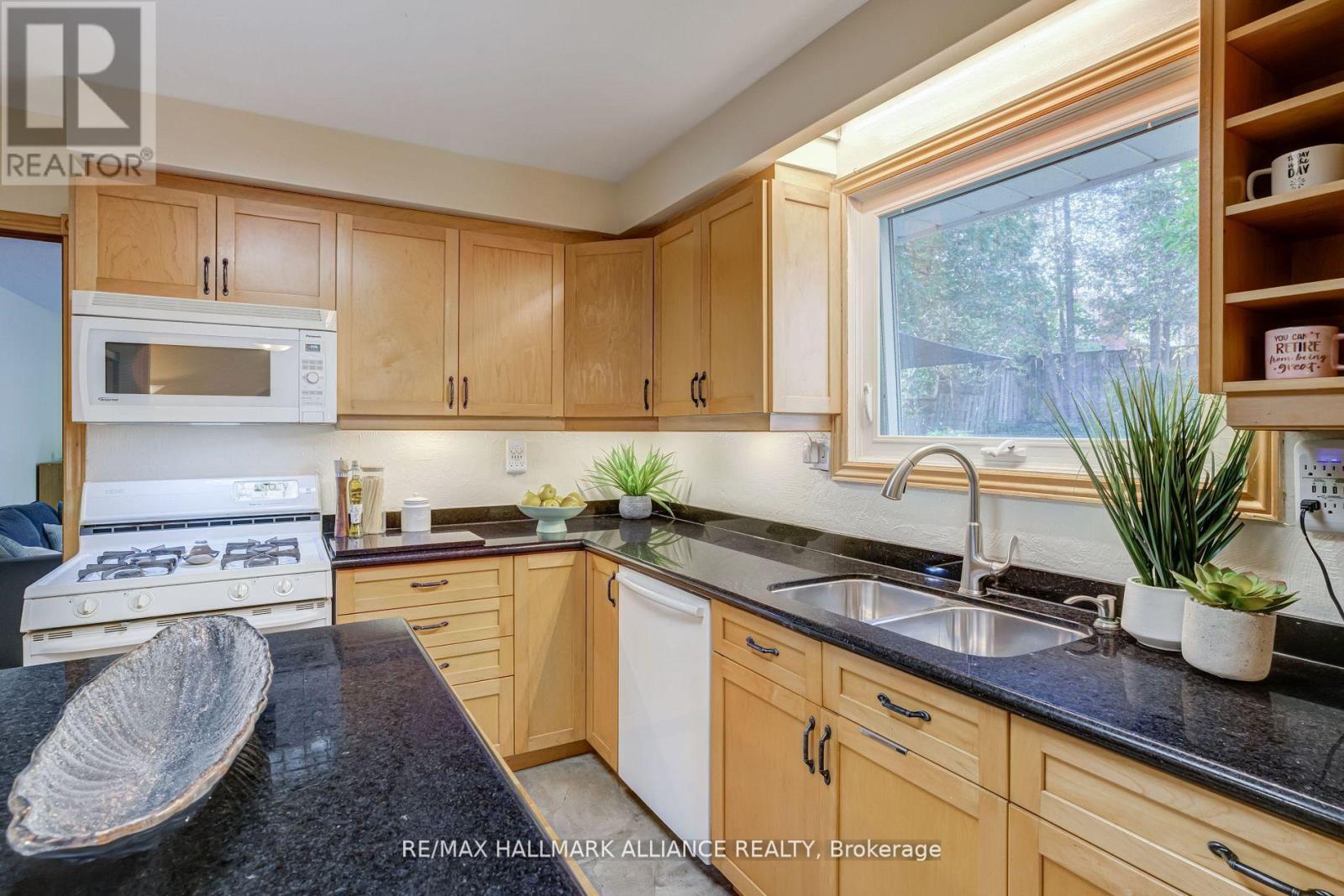 2033 Water's Edge Drive, Oakville, Ontario  L6L 1A3 - Photo 12 - W12534072