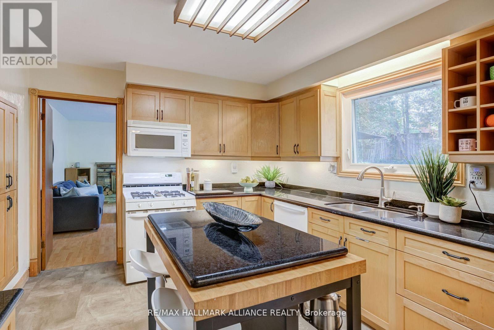 2033 Water's Edge Drive, Oakville, Ontario  L6L 1A3 - Photo 13 - W12534072