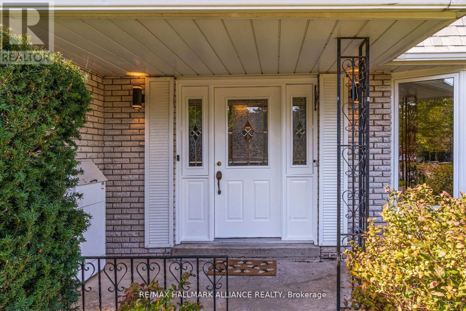 2033 Water's Edge Drive, Oakville, Ontario  L6L 1A3 - Photo 5 - W12534072