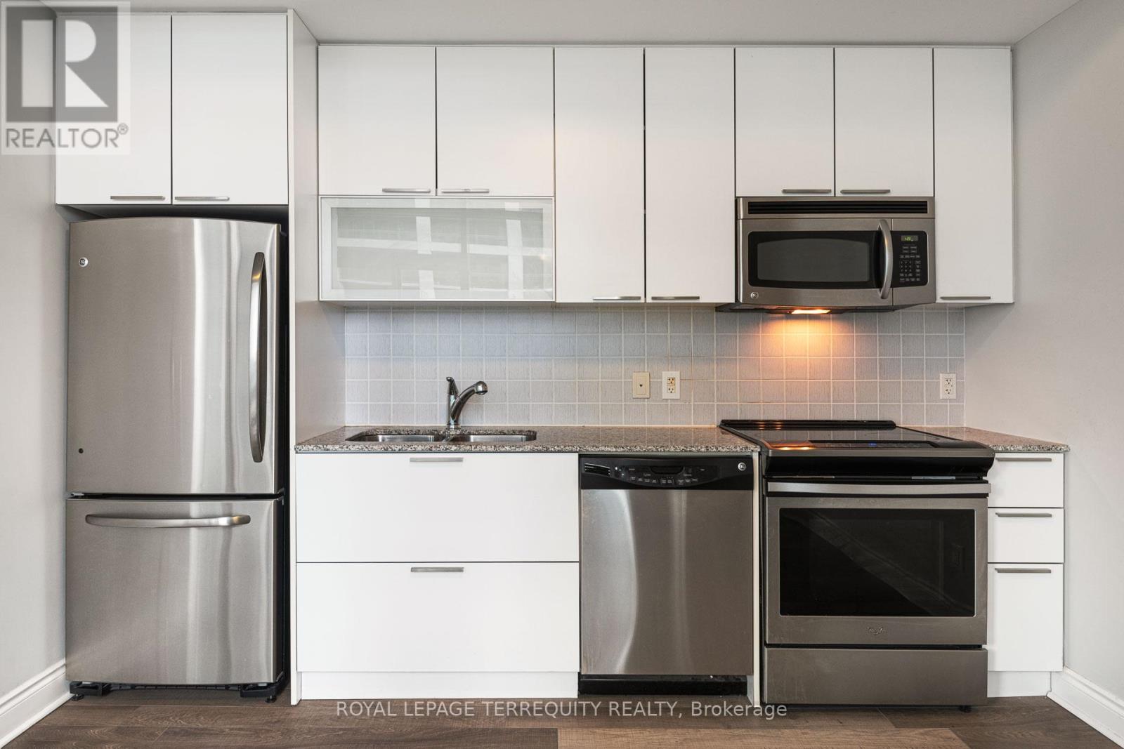 205 - 16 Brookers Lane, Toronto, Ontario  M8V 0A5 - Photo 10 - W12534200