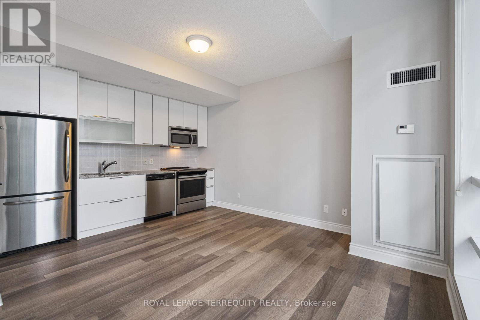 205 - 16 Brookers Lane, Toronto, Ontario  M8V 0A5 - Photo 7 - W12534200