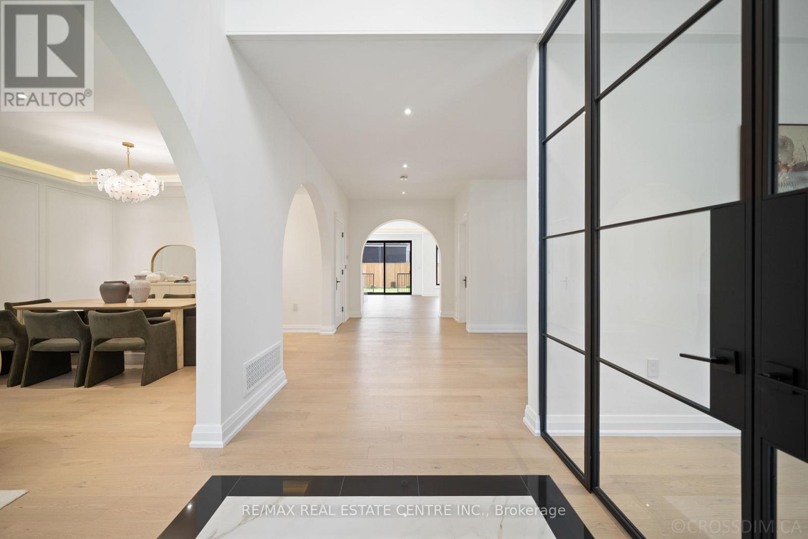 1065 Rebecca Street, Oakville, Ontario  L6L 1Y6 - Photo 2 - W12534216