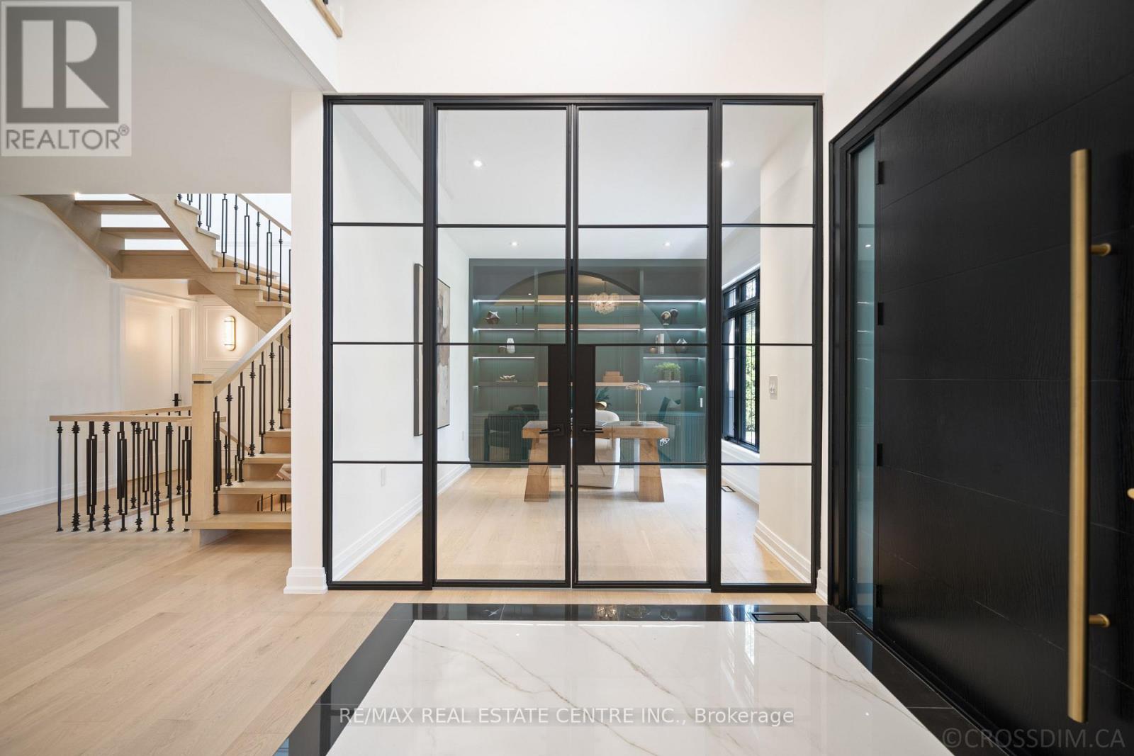 1065 Rebecca Street, Oakville, Ontario  L6L 1Y6 - Photo 4 - W12534216