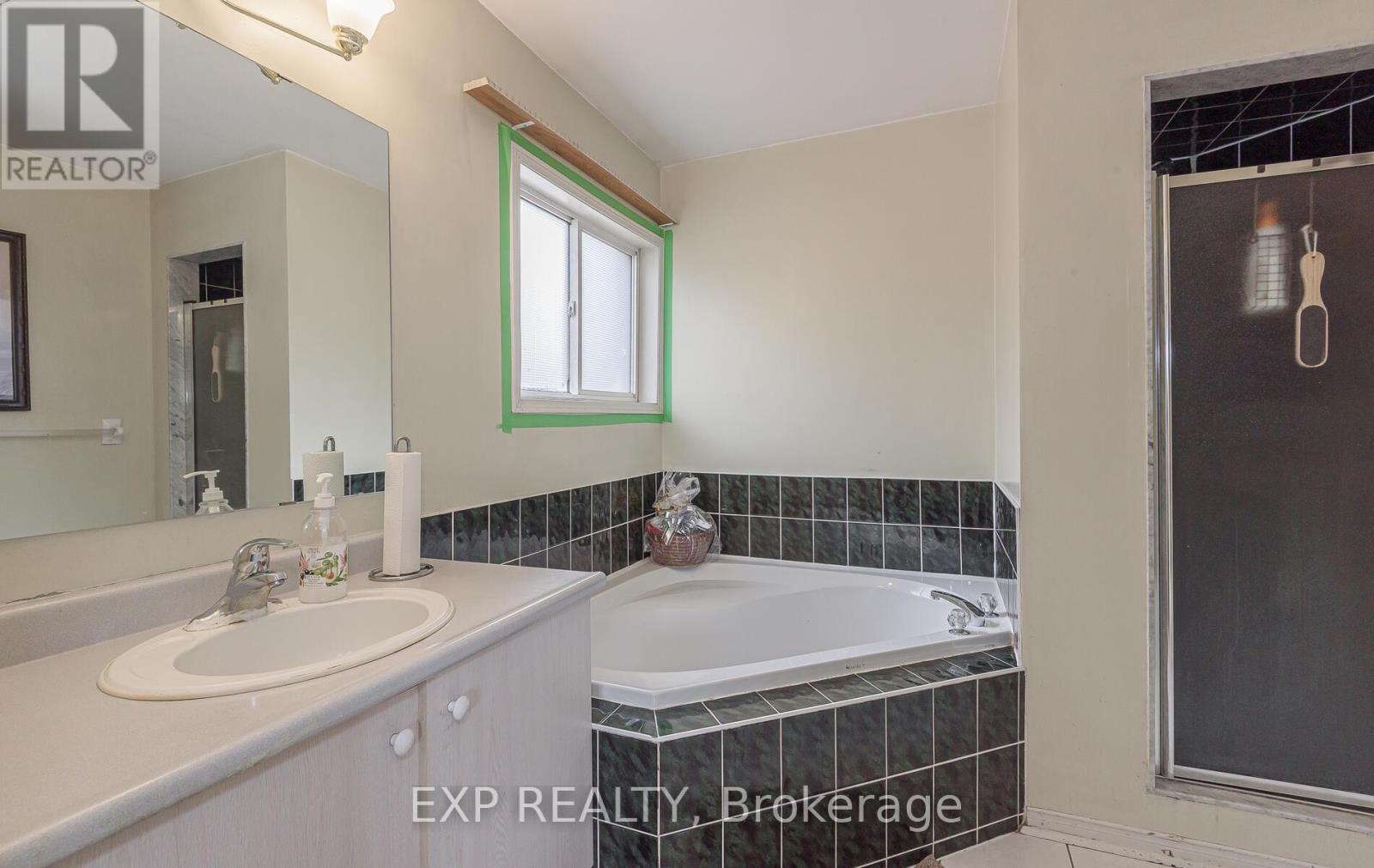 15 Meadow Glade Road, Brampton, Ontario  L6R 1Z7 - Photo 19 - W12534246