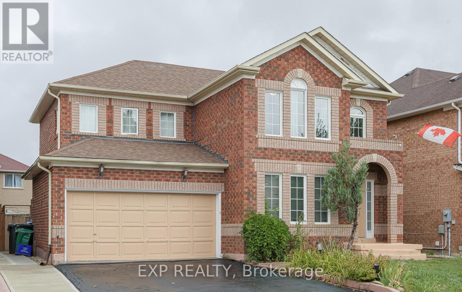 15 Meadow Glade Road, Brampton, Ontario  L6R 1Z7 - Photo 2 - W12534246