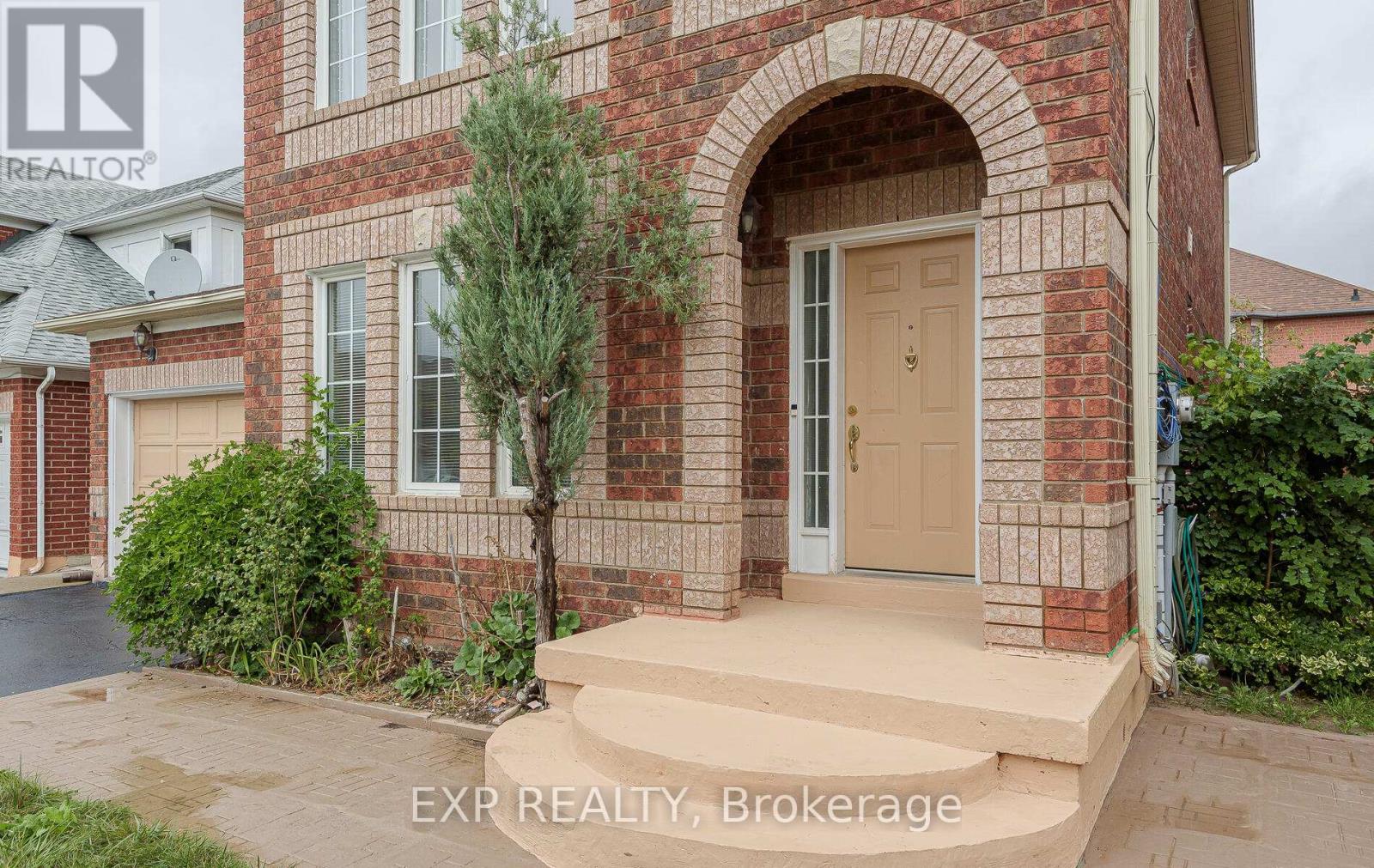 15 Meadow Glade Road, Brampton, Ontario  L6R 1Z7 - Photo 3 - W12534246