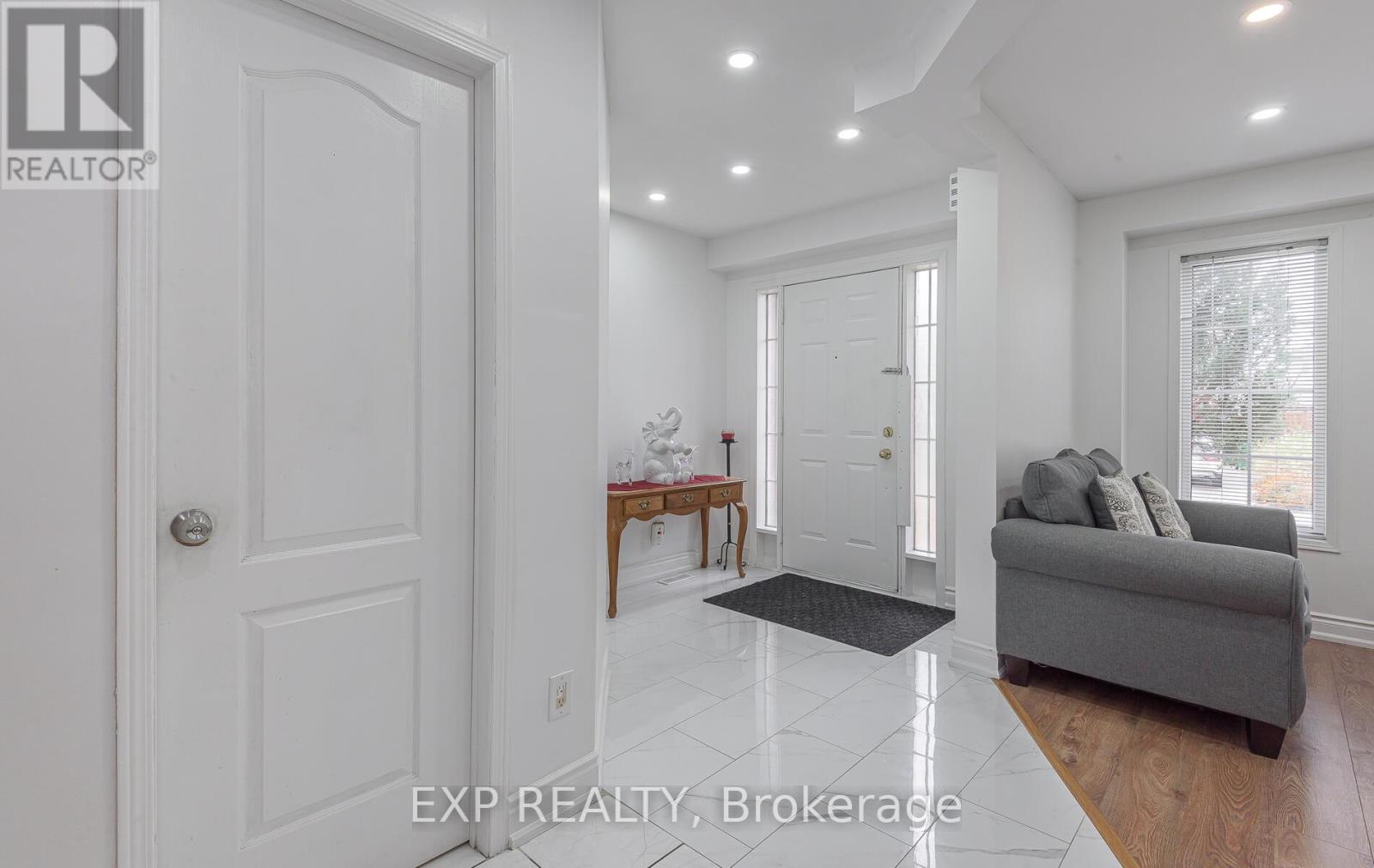 15 Meadow Glade Road, Brampton, Ontario  L6R 1Z7 - Photo 4 - W12534246