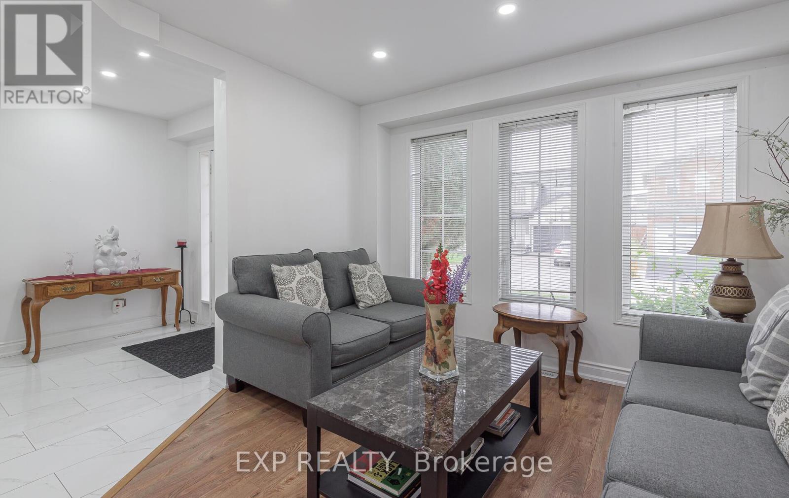 15 Meadow Glade Road, Brampton, Ontario  L6R 1Z7 - Photo 5 - W12534246