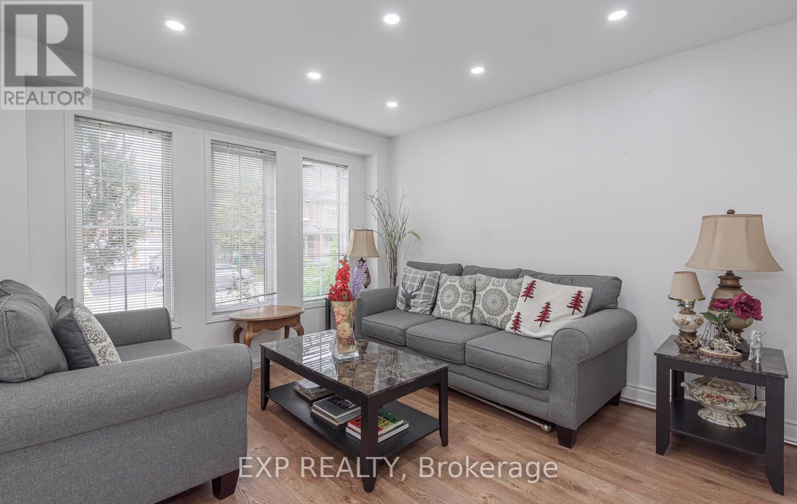 15 Meadow Glade Road, Brampton, Ontario  L6R 1Z7 - Photo 6 - W12534246