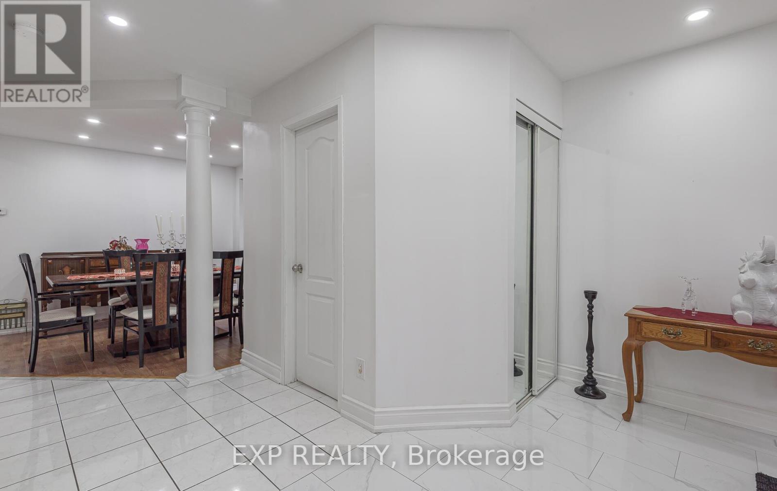 15 Meadow Glade Road, Brampton, Ontario  L6R 1Z7 - Photo 7 - W12534246