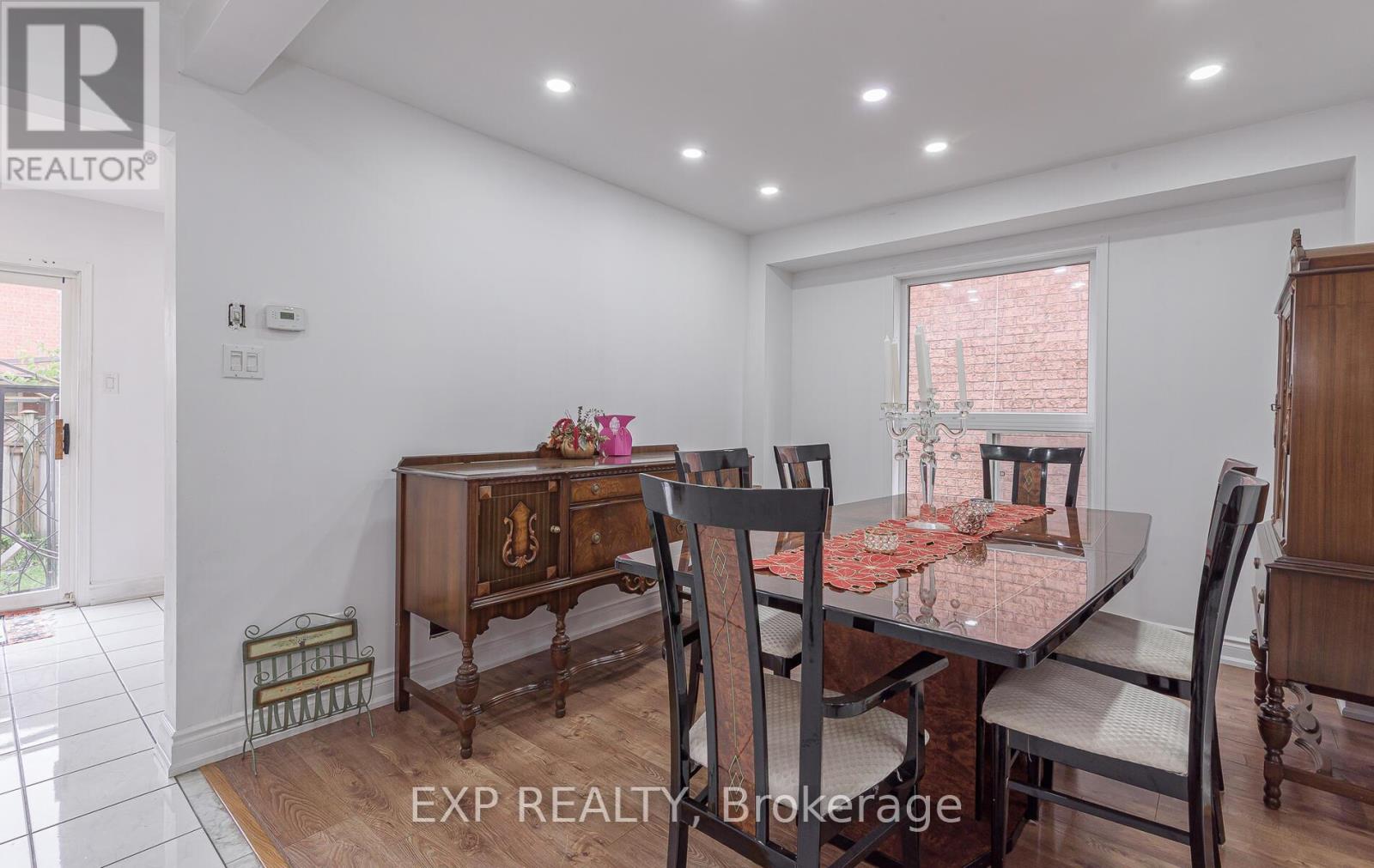 15 Meadow Glade Road, Brampton, Ontario  L6R 1Z7 - Photo 9 - W12534246