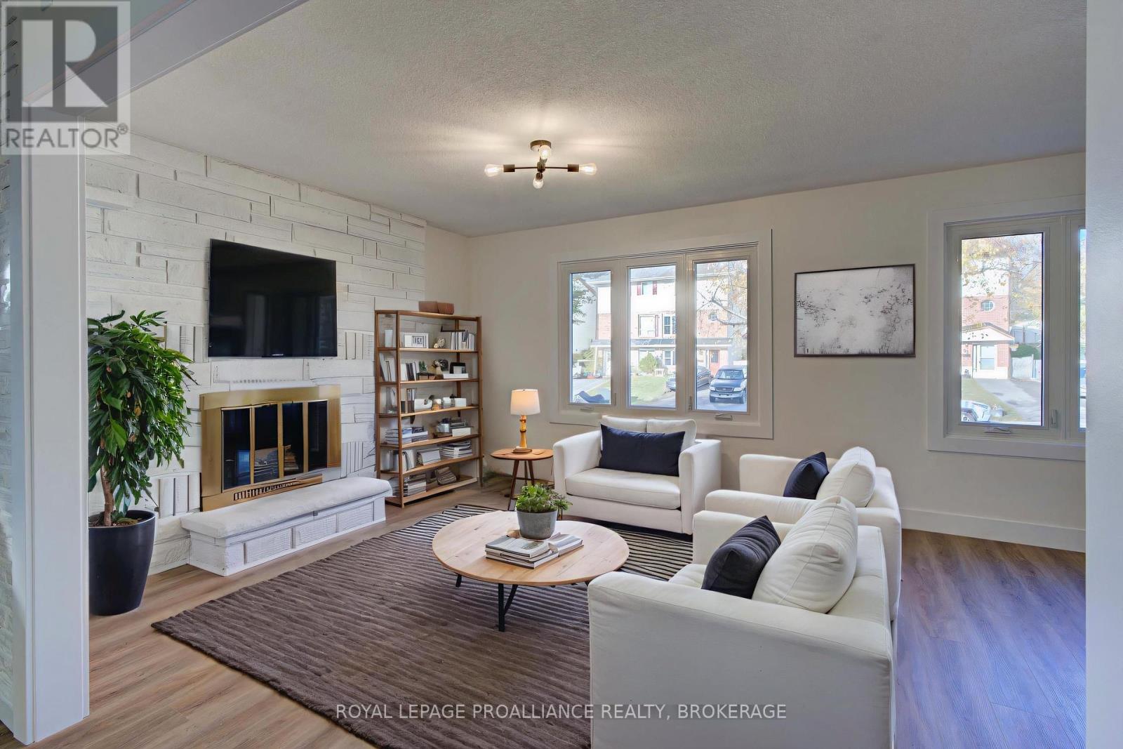 84 Joyce Street, Kingston, Ontario K7K 6A7 - Photo 4 - X12534268