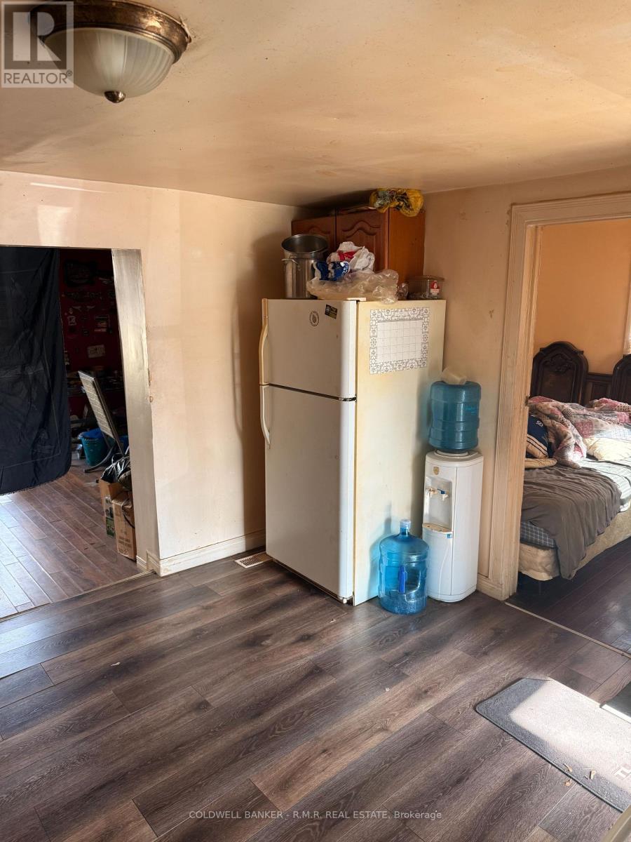 40 Queen Street, Kawartha Lakes, Ontario K9V 1S4 - Photo 5 - X12534280