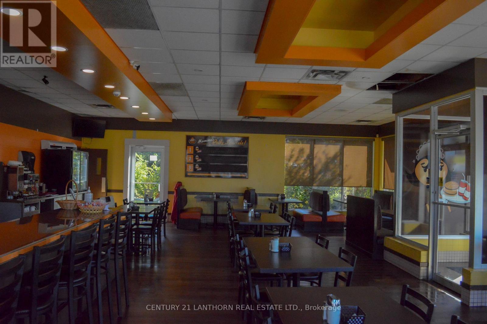 423-425 Sidney Street, Quinte West, Ontario K8V 6N6 - Photo 12 - X12534302