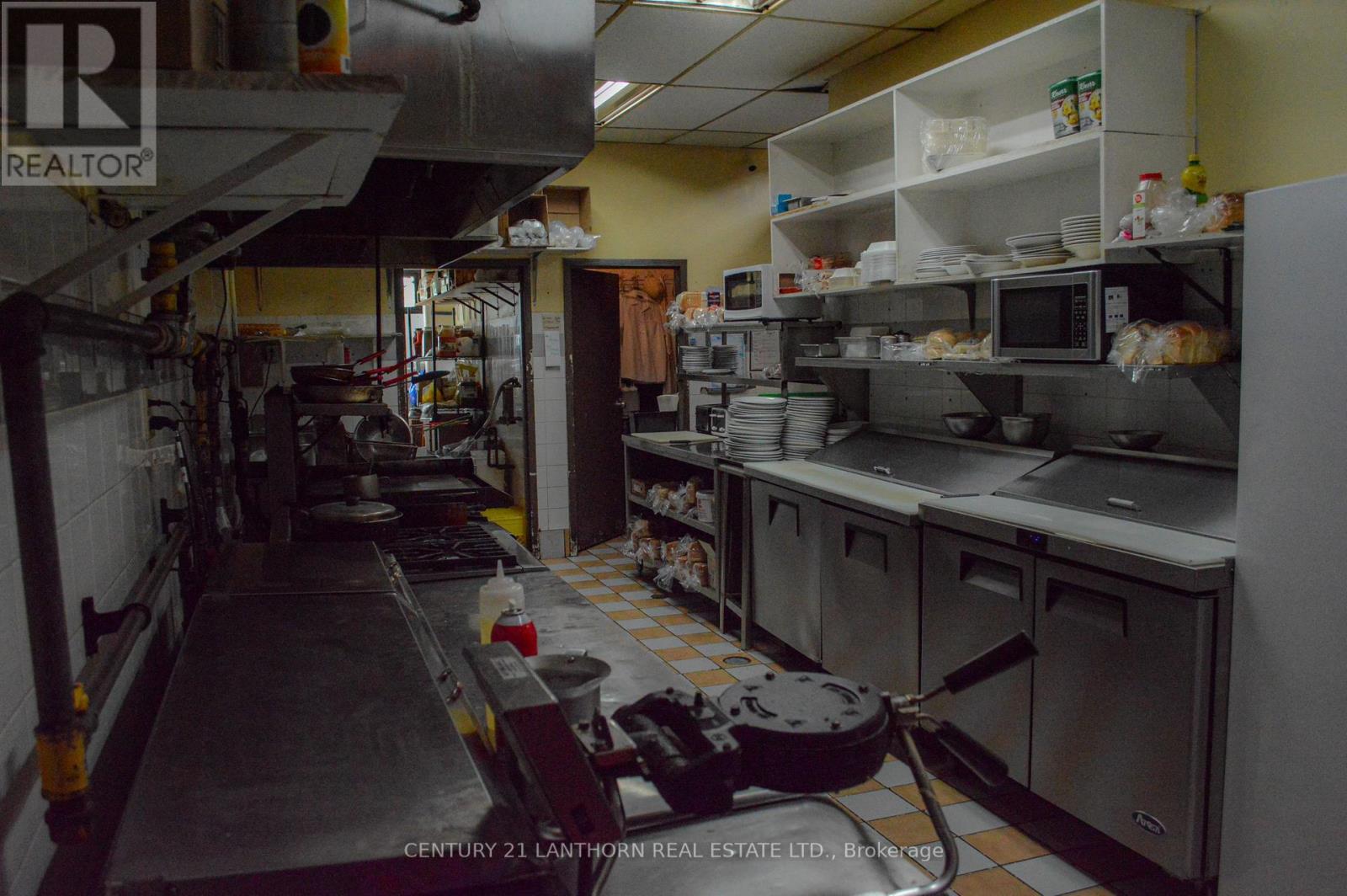 423-425 Sidney Street, Quinte West, Ontario K8V 6N6 - Photo 17 - X12534302