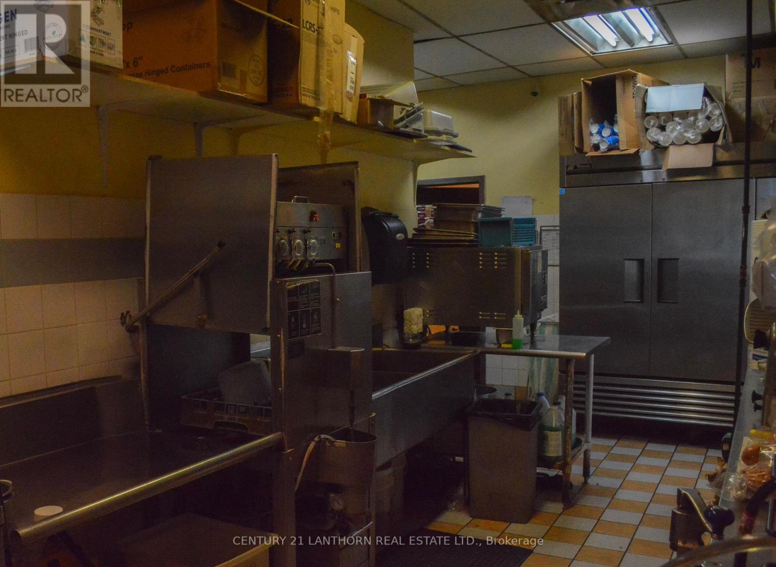 423-425 Sidney Street, Quinte West, Ontario K8V 6N6 - Photo 18 - X12534302