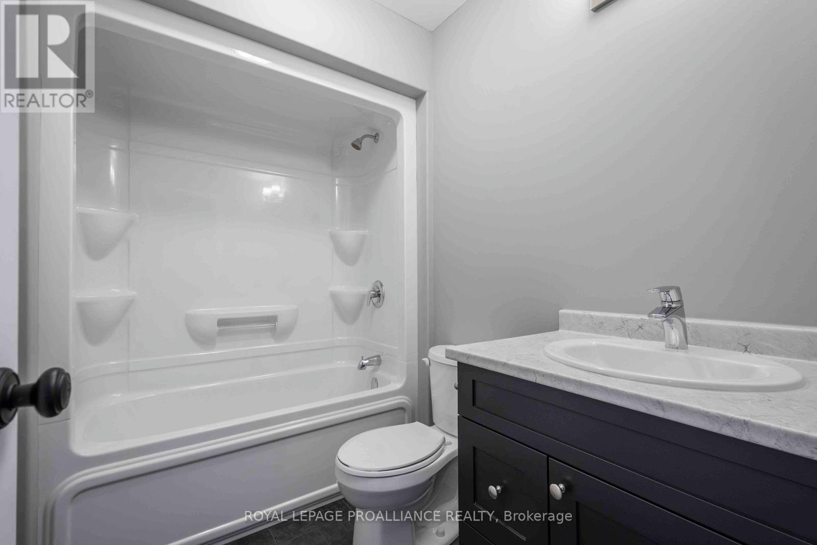 117 Farrington Crescent, Prince Edward County, Ontario K0K 2T0 - Photo 12 - X12534336