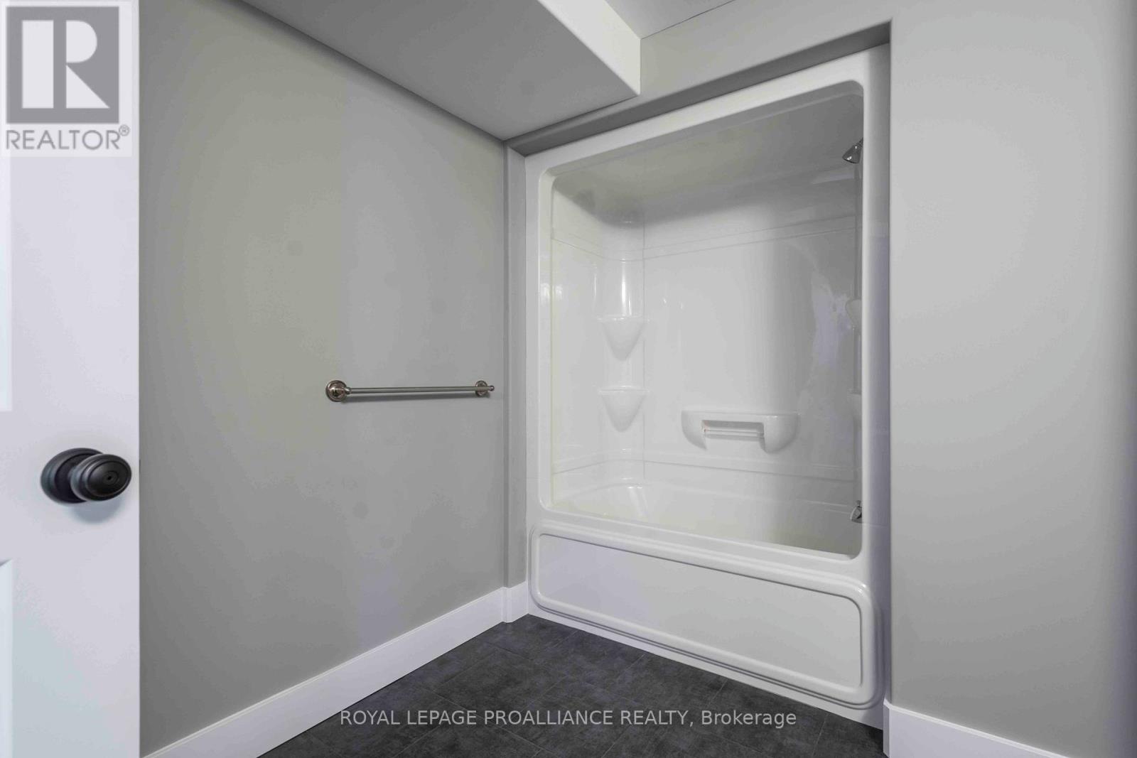 117 Farrington Crescent, Prince Edward County, Ontario K0K 2T0 - Photo 16 - X12534336