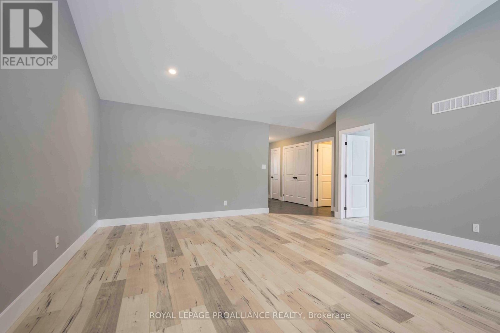 117 Farrington Crescent, Prince Edward County, Ontario K0K 2T0 - Photo 3 - X12534336