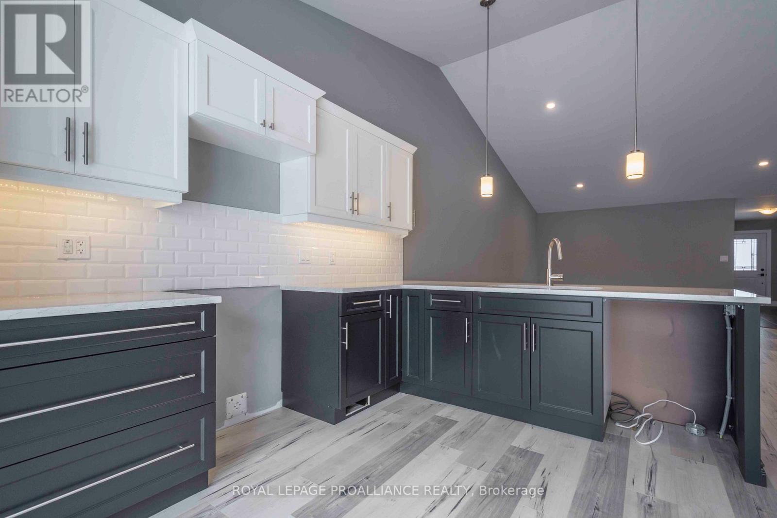 117 Farrington Crescent, Prince Edward County, Ontario K0K 2T0 - Photo 4 - X12534336