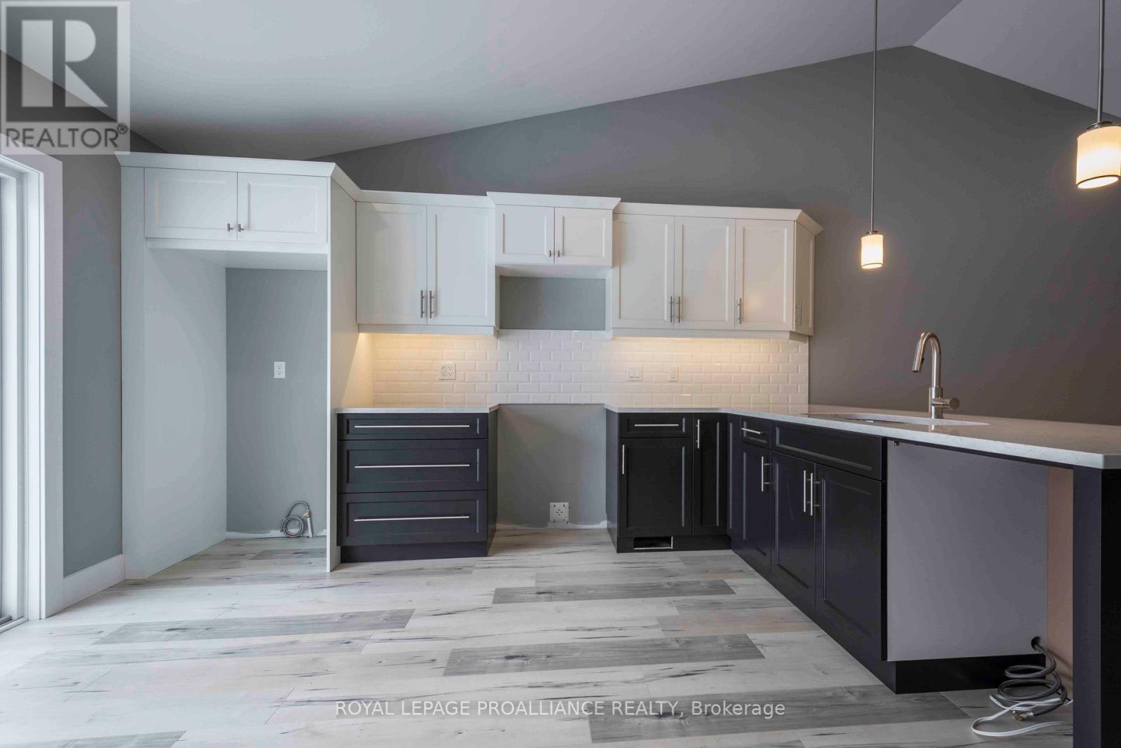 117 Farrington Crescent, Prince Edward County, Ontario K0K 2T0 - Photo 5 - X12534336