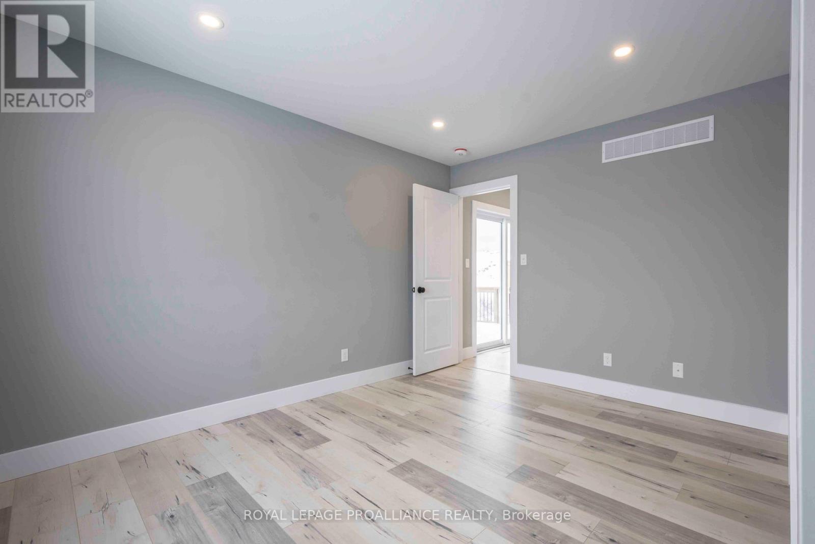 117 Farrington Crescent, Prince Edward County, Ontario K0K 2T0 - Photo 8 - X12534336