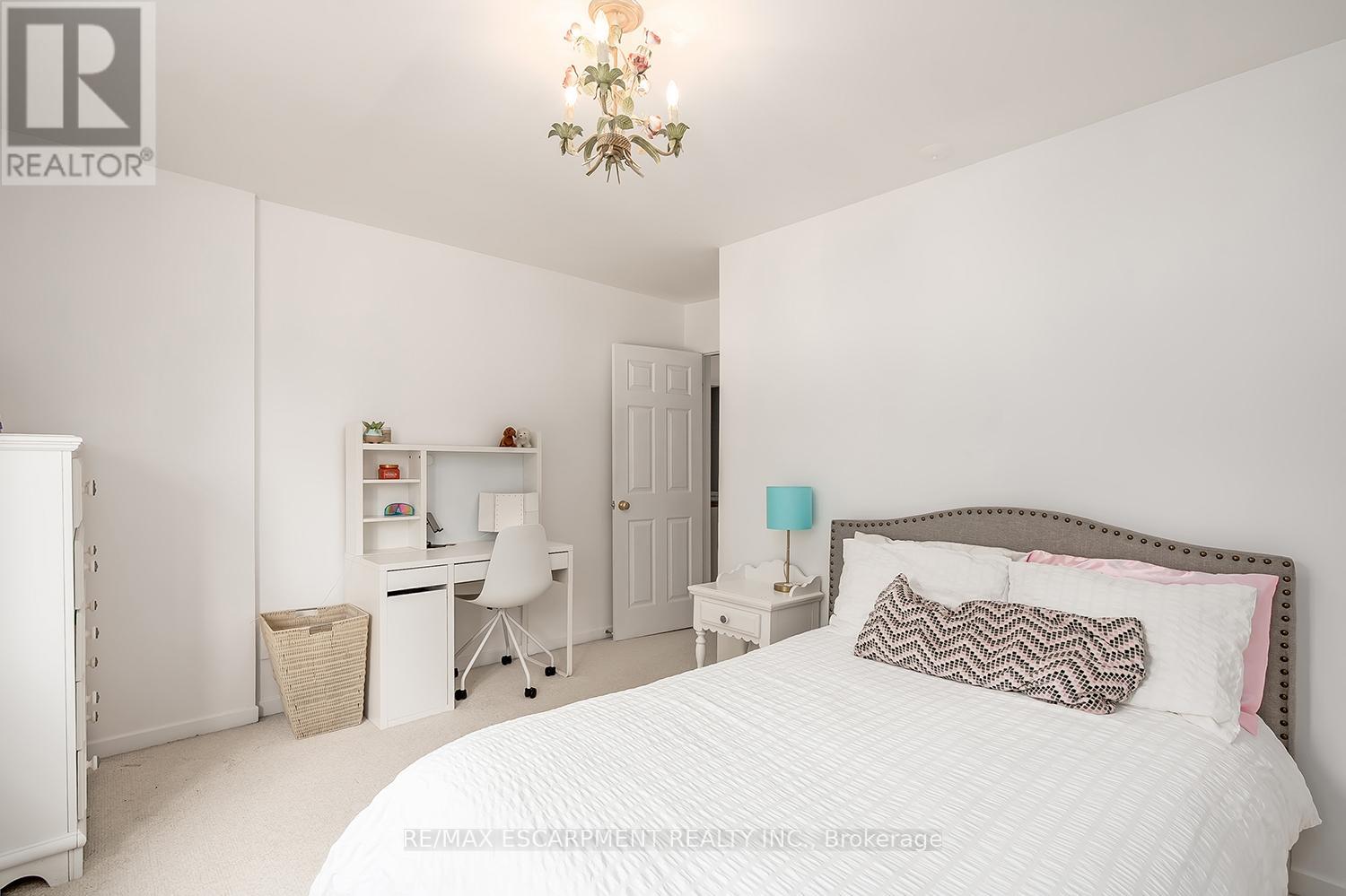 275 Alexander Court, Burlington, Ontario  L7R 4G1 - Photo 34 - W12313019